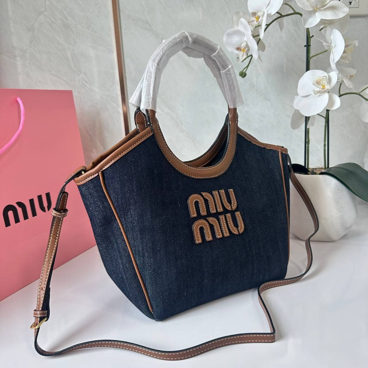 MIU MIU IVY CANVAS BAG / MIU MIU TOTE IVY MINI กระเป๋าถือหรือสะพายข้างทรงโท้ท รูปทรงทันสมัยน่ารัก สวยหรูมากๆคะ