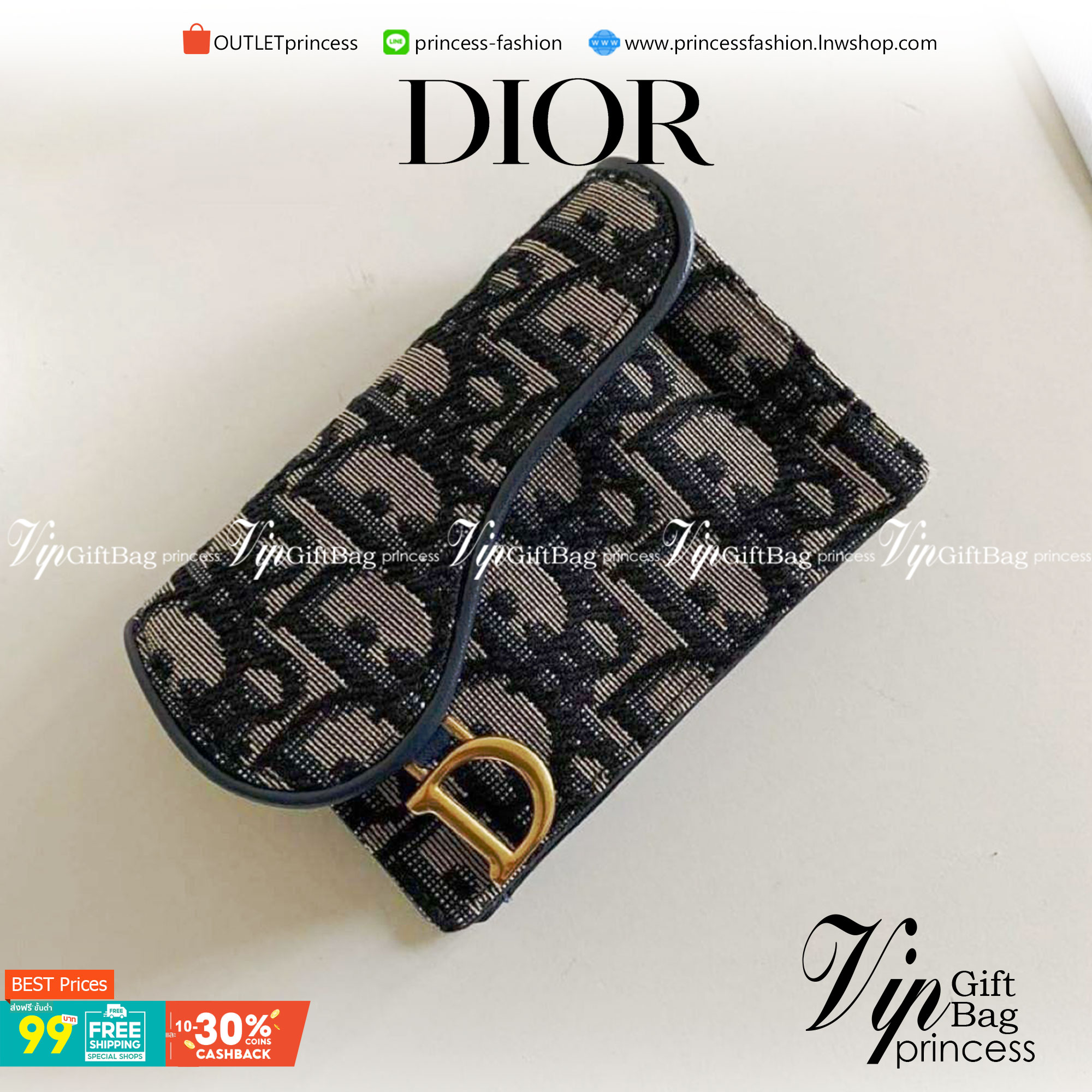 VIP 】DIOR MONOGRAM SADDLE FLAP CARD HOLDER กระเป๋าใส่บัตร ใส่เหรียญ วัสดุหนังแท้ และผ้า Jacquard อย่างดี ทอสวยงามที่สุด ผสมผสานความสง่างามและคลาสสิกที่เข้ากับยุคสมัย ด้านหน้าโดดเด่นด้วยซิกเนเจอร์ของ Christian Dior อะไหล่สีทองอ่อน เงางาม เป็นอีกหนึ่งรุ่นที