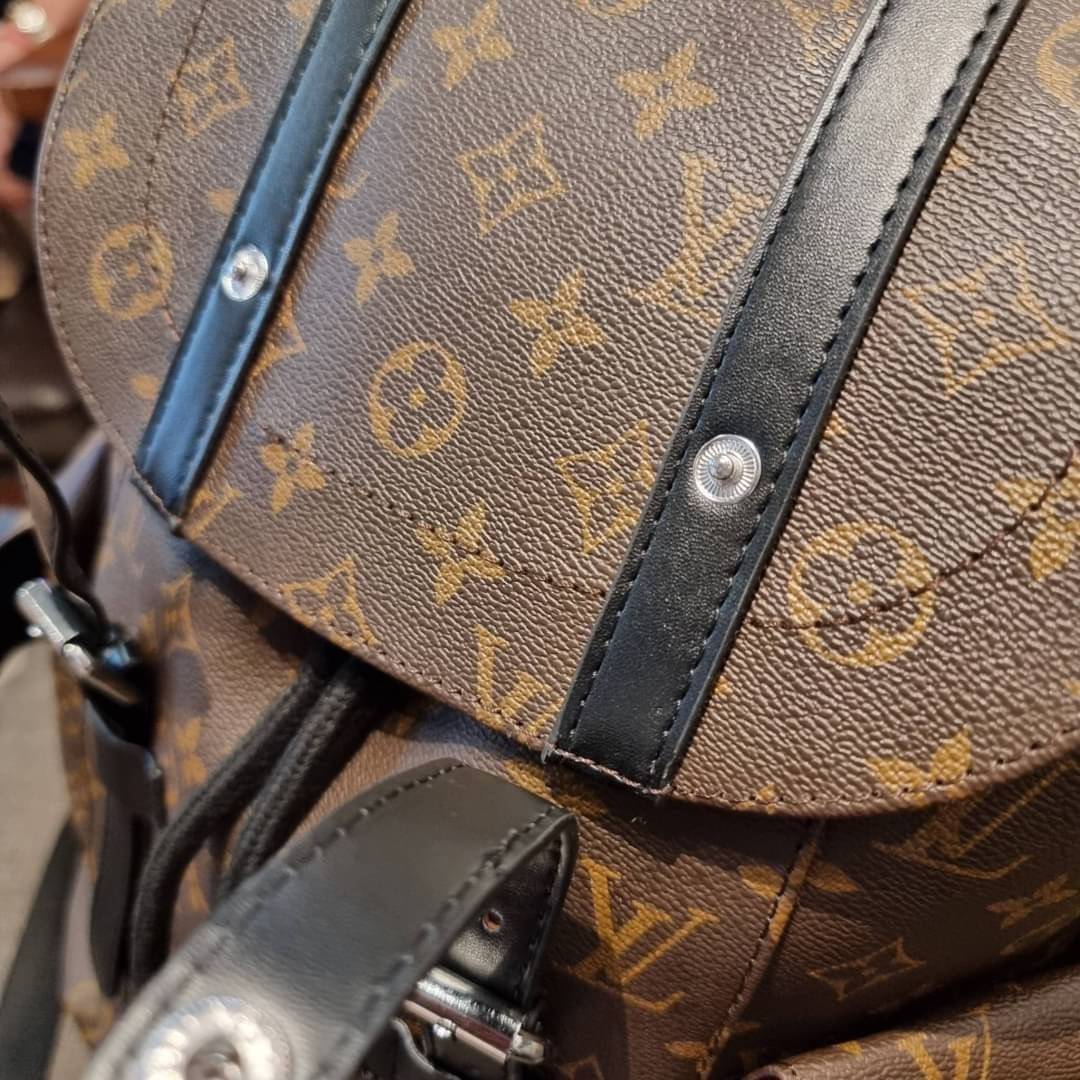 LV Christopher PM Monogram Eclipse Reverse เป้สะพายหลังใบใหญ่ LV MONOGRAM BACKPACK ที่หนุ่มๆตามหากันมากที่สุด LONG WEEKEND กระเป๋าใบใหญ่ต้องมี!! รุ่นสุดฮอต!! ด้วยรูปทรงที่คลาสสิค สไตล์เอกลักษณ์ วัสดุหนังแคนวาส ทนทาน