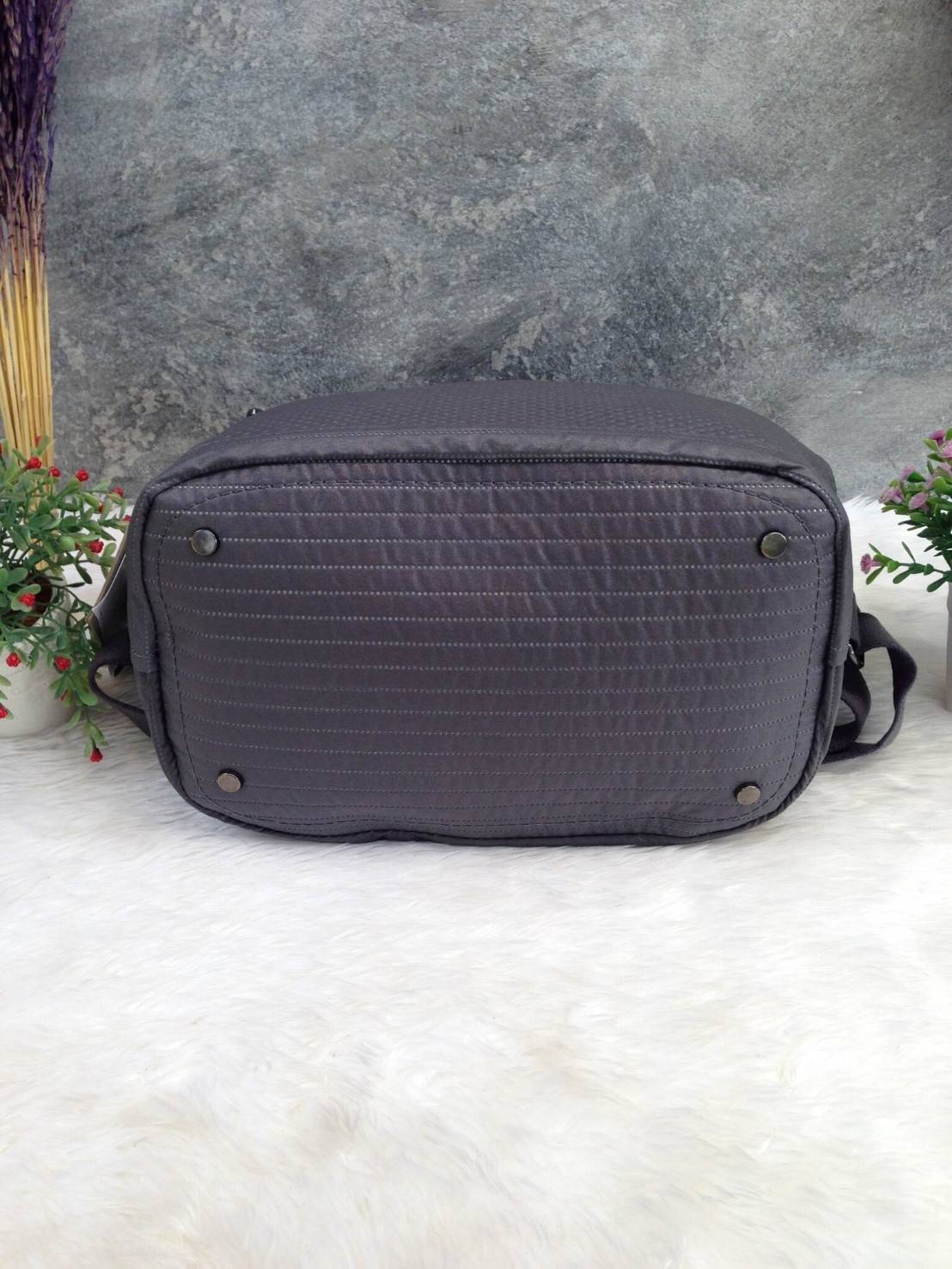 New arrival Kipling backpack and handdle bag 2018 K13287 factory oem HK พร้อมส่งที่ไทย รุ่นใหม่ล่าสุด กระเป๋าสะพายหลัง วัสดุไนล่อนพิเศษคุณภาพสูง กันน้ำระดับนึง ด้านหน้าออกแบบเป็นช่องซิป ช่องลึกใส่ของจุกจิก เปิดปิดกระเป๋าแบบกระดุมแม่เหล็ก ปากกระเป๋ามีที่เก