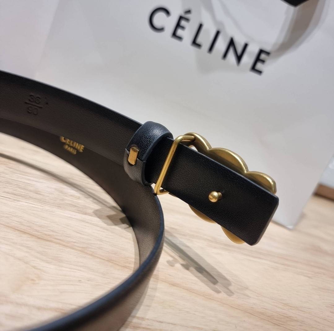 Celine belt with gift box set เข็มขัดซีลีนสุดคลาสสิค วินเทจ เรียบง่าย ผู้ดี เป็นซิกเนเจอร์ ด้วยดีไซน์อะไหล่สีทองวินเทจ ทำให้ใช้งานเป็น everyday use ได้เลย วัสดุหนังอย่างดี