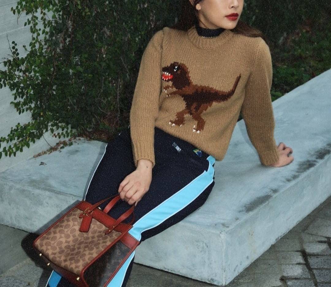 COACH FIELD TOTE 22 WITH HORSE AND CARRIAGE PRINT (C3866)ðāļāļĢāļ°āđāļāđāļēāļāļ·āļ āļāļĢāļ°āđāļāđāļēāļŠāļ°āļāļēāļĒ Unisex āļāļĢāļ TOTE āļŠāļļāļāļŪāļīāļ āļāļĩāđāļŪāļīāļāļāļąāļāļĄāļēāļāļāļąāđāļāļāļēāļĒāđāļĨāļ°āļŦāļāļīāļ// āļ§āļąāļŠāļāļļāļŦāļāļąāļāđāļāļāļ§āļēāļŠāļāļļāļāļ āļēāļ āļāļŠāļĄāļŦāļāļąāļāđāļāđāļāļĒāđāļēāļāļāļĩ āļāļĒāļđāđāļāļĢāļ āļŠāļļāļāļŠāļ§āļĒ āđāļāļāđāļāđāļāļāđāļ§āļĒāļĨāļēāļĒ C Signature āļāļĩāđāđāļāđāļāđāļāļāļĨāļąāļāļĐāļāđ// āļāđāļēāļāđāļāđāļĨāđāļāļāļ§