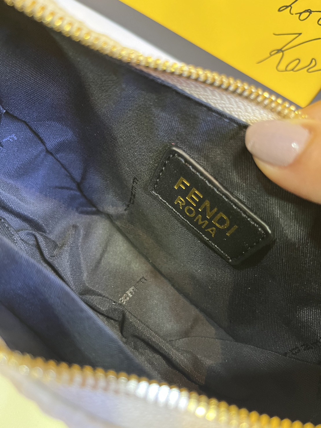 FENDI Nano Fendigraphy Natural raffia charm / Fendi hobo bag 20cm พร้อมส่ง กระเป๋าสะพายไหล่เฟนดิ Natural straw รุ่นใหม่ สวยหรู **สินค้าเกรดออริจินอล 1:1 สลับแท้