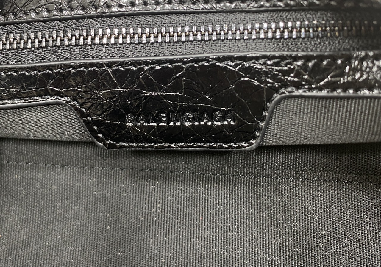 ORI หนังแท้ | Balenciaga Le City Bag East-west Bag กระเป๋าถือ/สะพายข้างทรงยาวดีไซน์โดดเด่นสวยเท่ล้ำสมัย ที่สุดแห่งความไอคอนิกไม่เหมือนใคร มีกิมมิคและลูกเล่นแพรวพราว