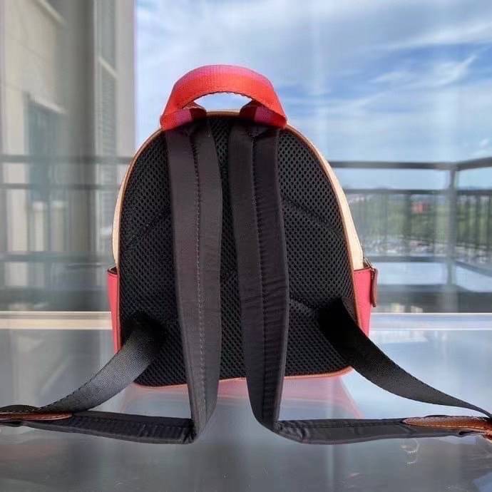 COACH Mini Court Backpack In Signature Canvas With Butterfly / With Radish C8259 C8257 🌈ต่อกันเลย สวยกันก่อน วางน้องไม่ลงเลยจริงๆค่าา😍 พร้อมส่ง! ยังไม่เข้าไทย กับกระเป๋าสะพายหลังแบบมีหูหิ้วในตัว บอกก่อนเลยว่าหนังของน้องทั้งนิ่ม ทั้งสวย อย่