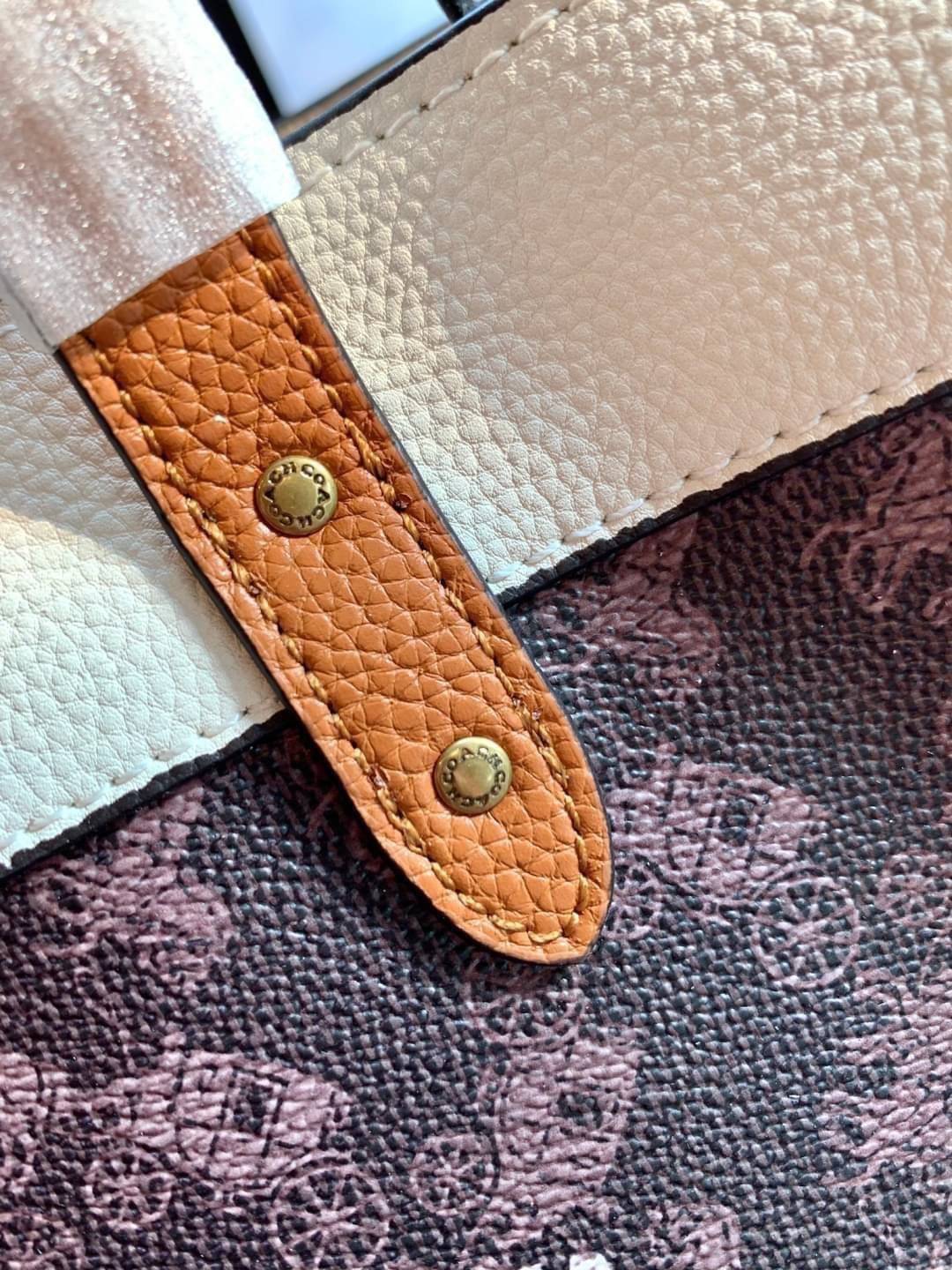 COACH FIELD TOTE 30 WITH HORSE AND CARRIAGE PRINTAND CARRIAGE BADGE 📣พร้อมส่งที่ไทย ใหม่ล่าสุด บอกเลยสีสวย สุดคลาสสิคมากๆ