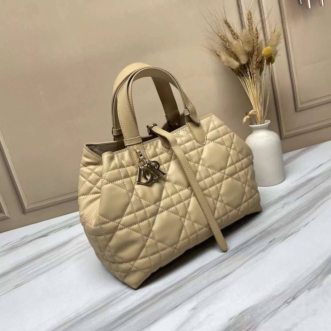 MEDIUM 30cm DIOR TOUJOURS BAG Macrocannage Calfskin / DIOR Tote Bag ออริ 1:1 พร้อมส่ง 5 สี กระเป๋าสะพายทรงโท้ท จุของได้เต็มที่ รูปทรงคลาสสิค หนังสวย หรูหราเกินราคา