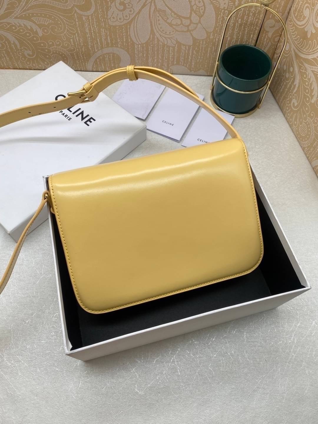 MEDIUM 22cm : CELINE CLASSIQUE TRIOMPHE BAG IN SHINY CALFSKIN / Celine Triomphe Bag / Celine Bag พร้อมส่ง 10 สี เกรดออริ 1:1 กระเป๋าแบรนด์หรูที่ควรมีแห่งปี