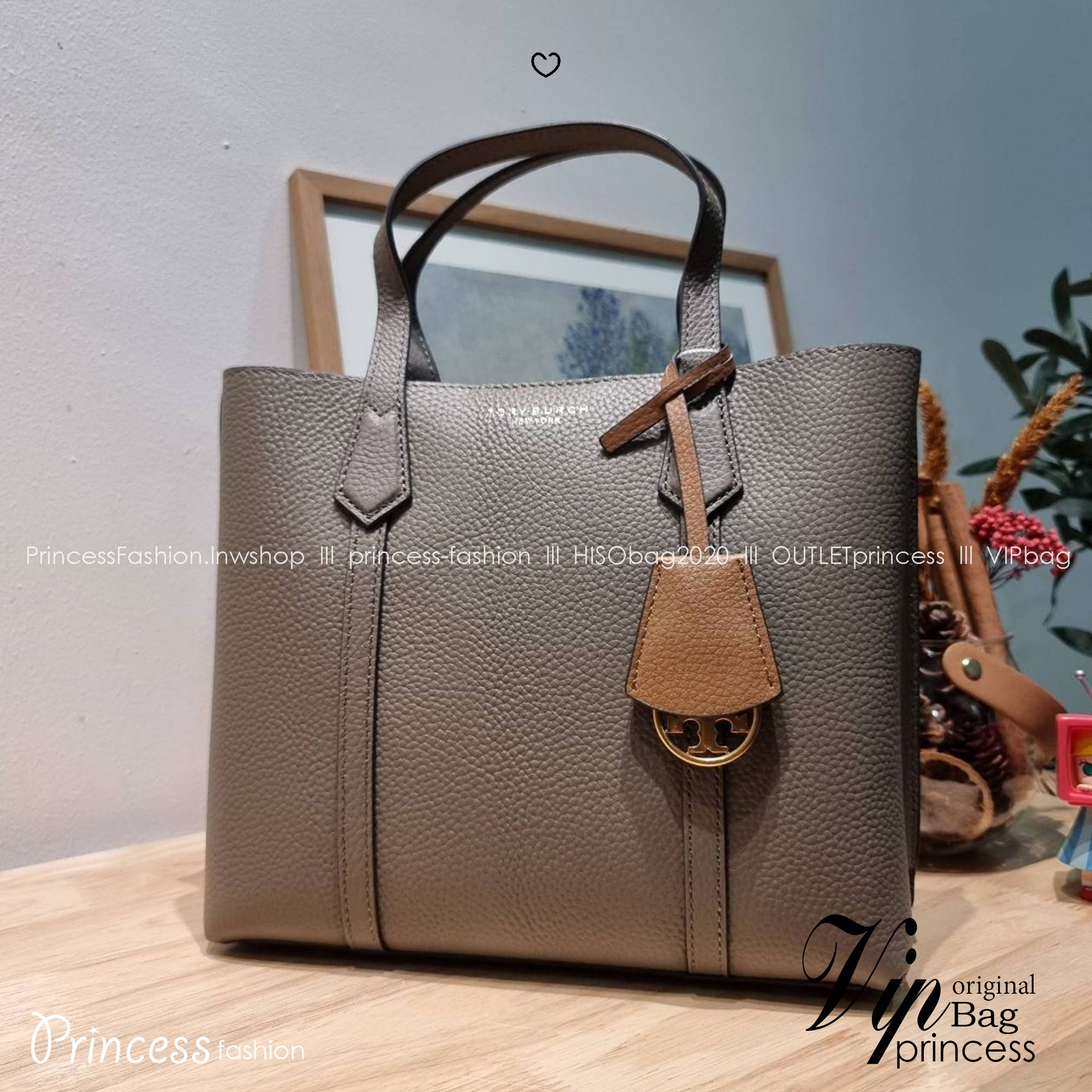 TORY BURCH PERRY SMALL TRIPLE COMPARTMENT TOTE BAG กระเป๋าโท้ทขนาดเล็ก รุ่นขายดี ทรงสวย ดีไซน์ออกมาให้ใช้งานได้ทุกลุค ทุกโอกาส สวยคมชัดทุกสี