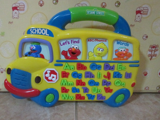 Fisher-Price Mattel Elmo & Friends Talking Alphabet Sesame Street School Bus Toy ของเล่นเสริมพัฒนาการสำหรับเด็กมือสอง