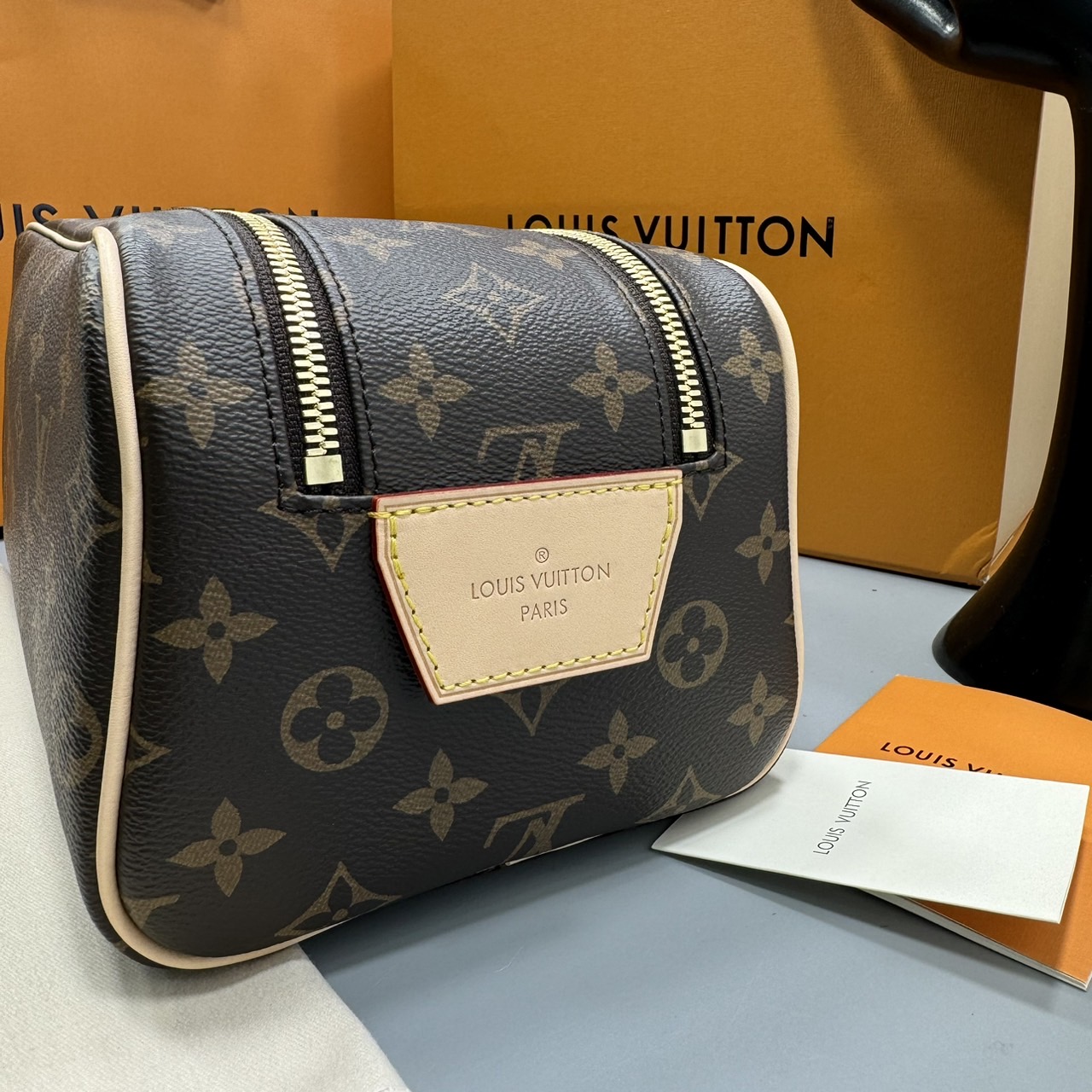 LV Clutch LV Dopp Kit Toilet Pouch Monogram / Damier Graphite Canvas กระเป๋าถือทรงพอชหรือคลัช เกรดออริ ท็อป 1:1 เกรดดีสุด แคนวาสแท้สวย ใช้งานต่างประเทศได้
