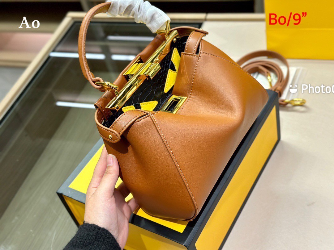 Fendi peekaboo Monster handle bag 9" กระเป๋ายอดนิยมของแบรนด์ ดีไซน์สวยเรียบหรูแฝงด้วยความเก๋ มาพร้อมสายยาว