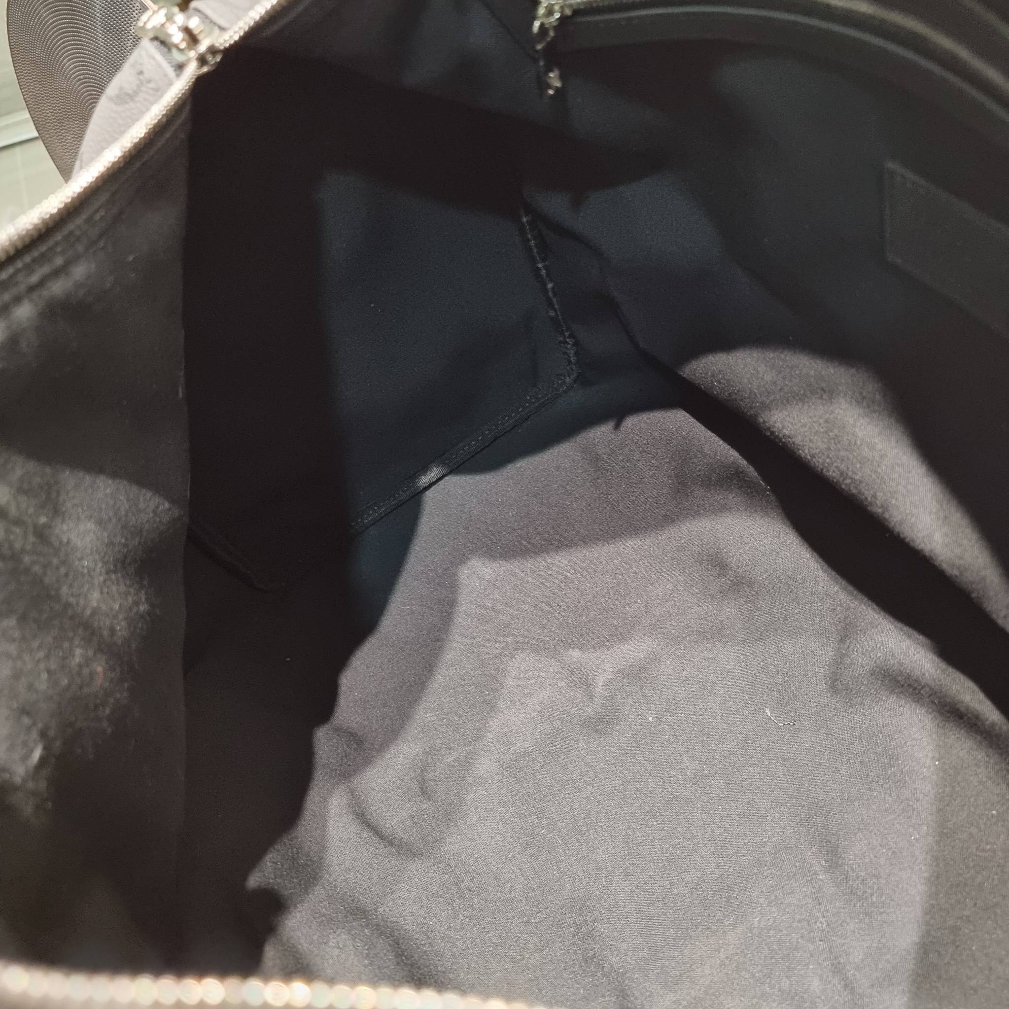 LV KEEPALL BANDOULIERE MONOGRAM ECLIPSE REVERSE กระเป๋าเดินทางสุดคลาสสิค ทึ่ใครๆก็เฝ้ารอ ไอเท็มที่จะทำให้การเดินทางไม่ธรรมดาอีกต่อไป ด้วยดีเทลความเป็นเอกลักษณ์ เรียบแต่หรู วัสดุหนังแคนวาสคุณภาพดี ลวดลายโมโนแกรม เปิด-ปิดด้วยซิปแน่นหนา มีกุญแจล็อคได้ มีสายส