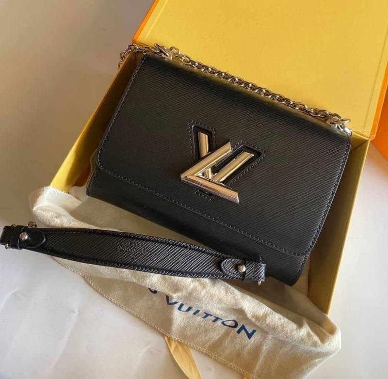 VIP 】หนังแท้ LOUIS VUITTON Epi Twist Shoulder Bag MM 4 สี พร้อมส่งที่ไทย
