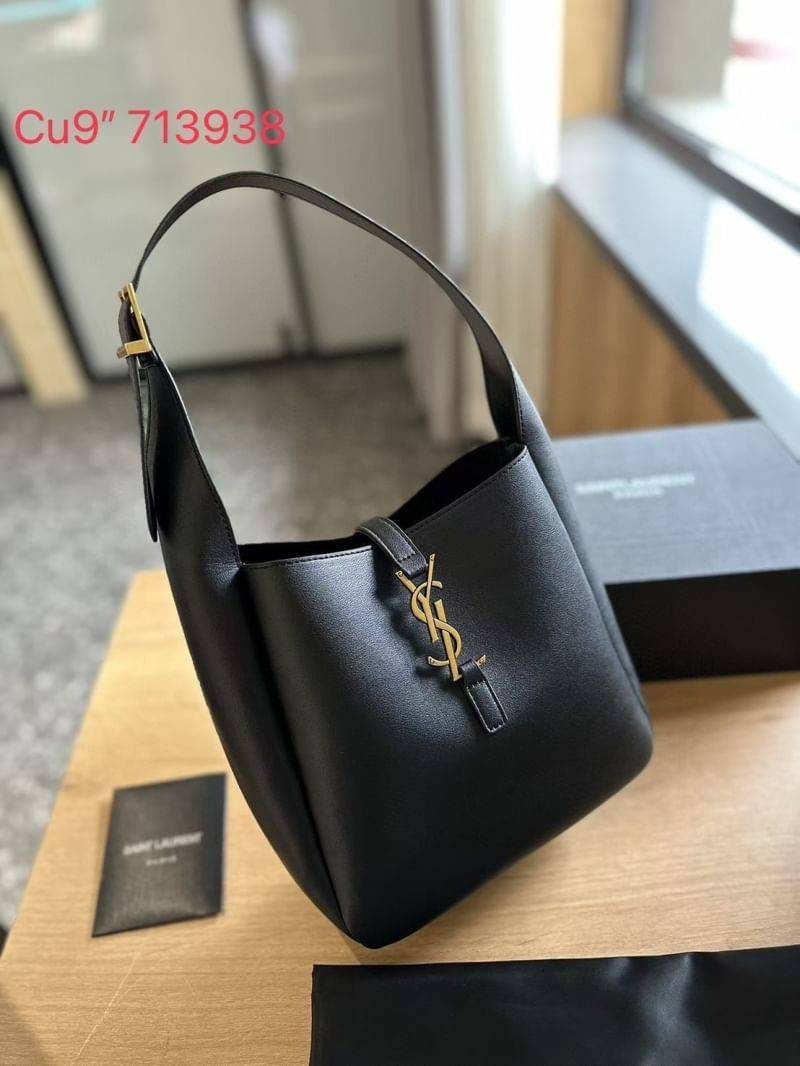 YSL HOBO BAG / YSL LE 5 À 7 SOFT IN SMOOTH LEATHER กระเป๋าสะพายทรงโฮโบ สวยฟาด ดาเมจคือร้อนฉ่าสุดๆ! ดีไซน์สุดคลาสสิค ควรมีที่สุดค่า