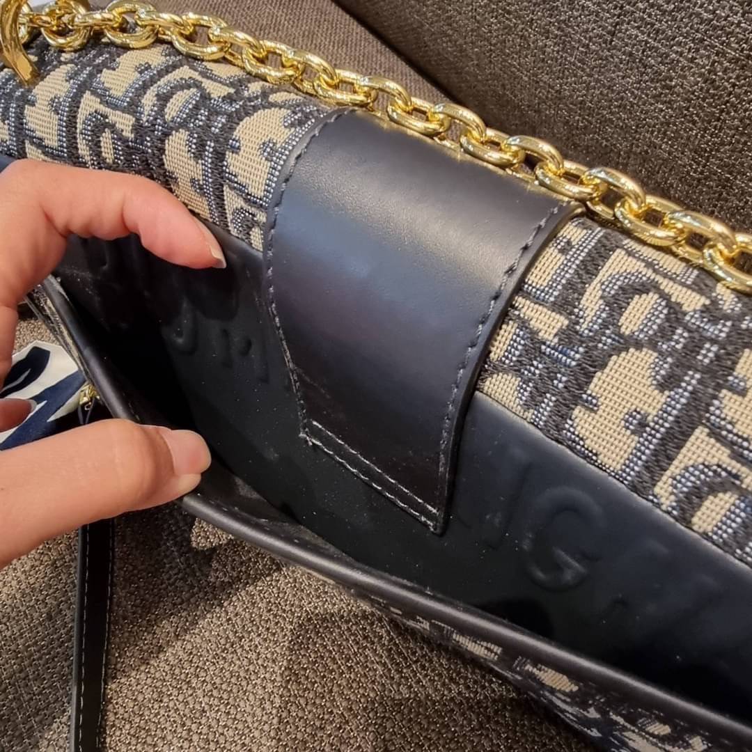 DIOR SET BAG / DIOR 30 Montaigne Bag / CD LIMITED EDITION GIFT BOX WITH GOLD STAR BOUTIQUE SET พร้อมเสิร์ฟครบชุด แรร์ไอเท็ม ที่ถูกรวมไว้ในหนึ่งเดียว กับ gift box limited จัดให้ทั้งกระเป๋าสะพายสุดหรู กระเป๋าสตางค์ใบสั้นรุ่นคลาสสิค ribbon เข้าเซ็ท และ gold 