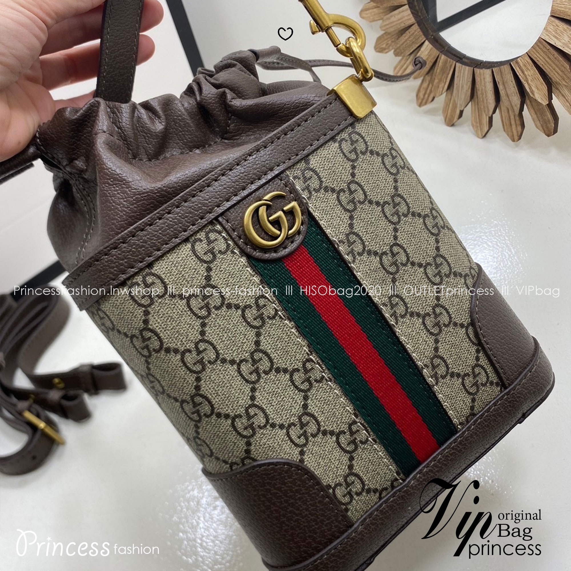 ORI หนังแท้ | GUCCI Ophidia GG Bucket Bag กระเป๋าสะพายทรงบัคเก็ตสามเหลี่ยม สุดไอโคนิค เพิ่มกิมมิกแต่งแถบอะไหล่สีทอง สวยหรูคลาสิกสุดๆ เป็นรุ่นหายาก ของมาจำกัด อย่าพลาดเชียวน้า
