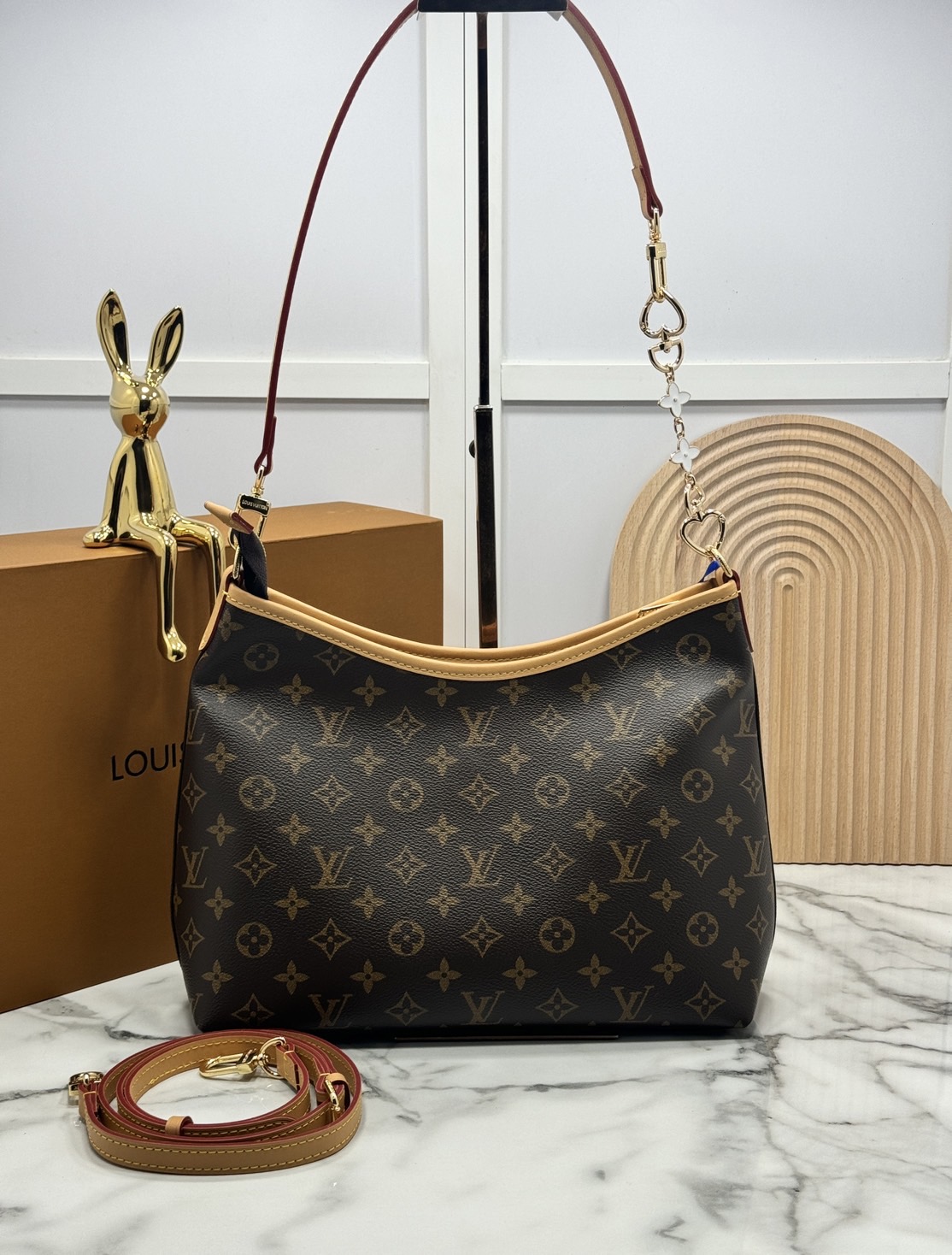 ORI หนังแท้ | LV CarryAll Monogram canvas 30cm กระเป๋าสะพายแครี่ออลรุ่นใหม่ ใบใหญ่จะของได้เยอะดีไซน์เรียบหรู มาพร้อมห่วงโซ่หัวใจห้อยสุดคิ้ว และสายสะพายแยกถอดได้ สวยหรูคลาสสิก
