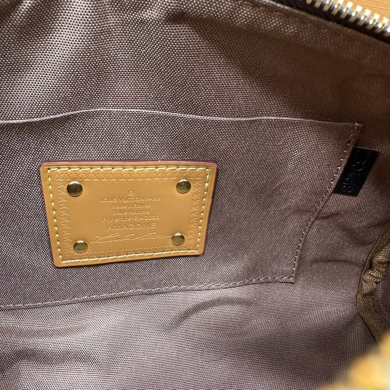 LV Keepall Bandoulière 25 Bag Monogram Canvas กระเป๋าสะพายทรงหมอนวินเทจสุดคลาสสิค ดีเทลเป็นเอกลักษณ์ เรียบหรู