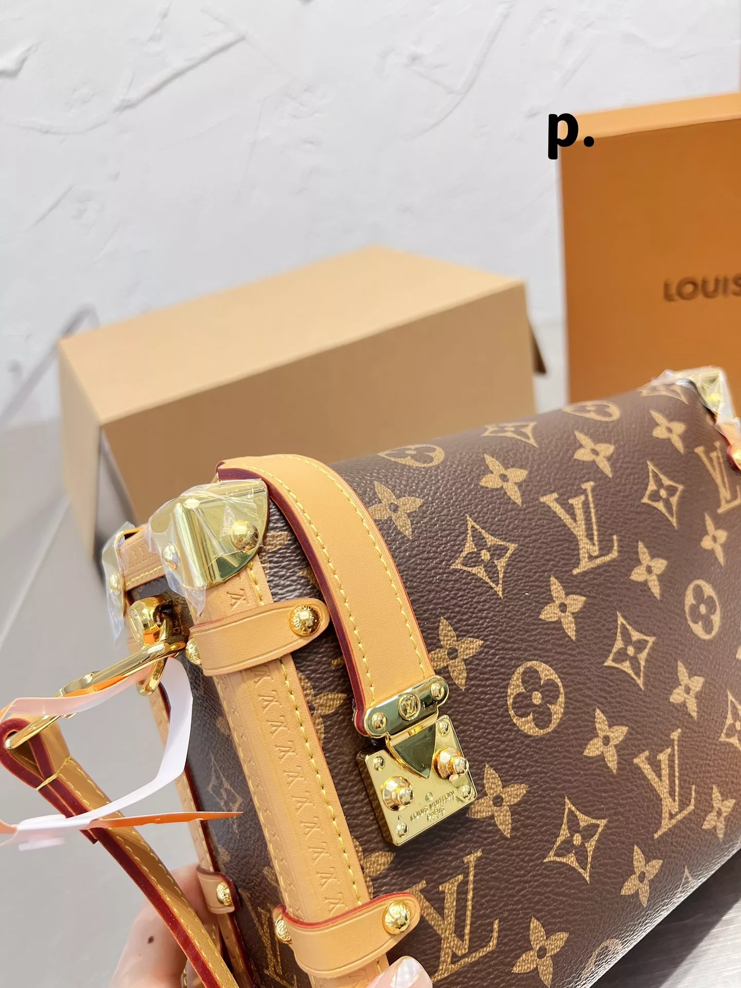 LV Side trunk pm / LV Soft Box Side Trunk Ladies Shoulder Messenger Bag กระเป๋าสะพายทรงกล่อง ที่สาวๆเรียกร้อง วัสดุหนังแคนวาส ดีไซน์ทุกอย่างได้ลงตัว หรูหรา อัพลุคได้ทุกสไตล์ ราคาสุดคุ้ม รุ่นนี้เป็น unisex ด้วยน้า ใช้ได้ทั้งหนุ่มๆและสาวๆไปเลย