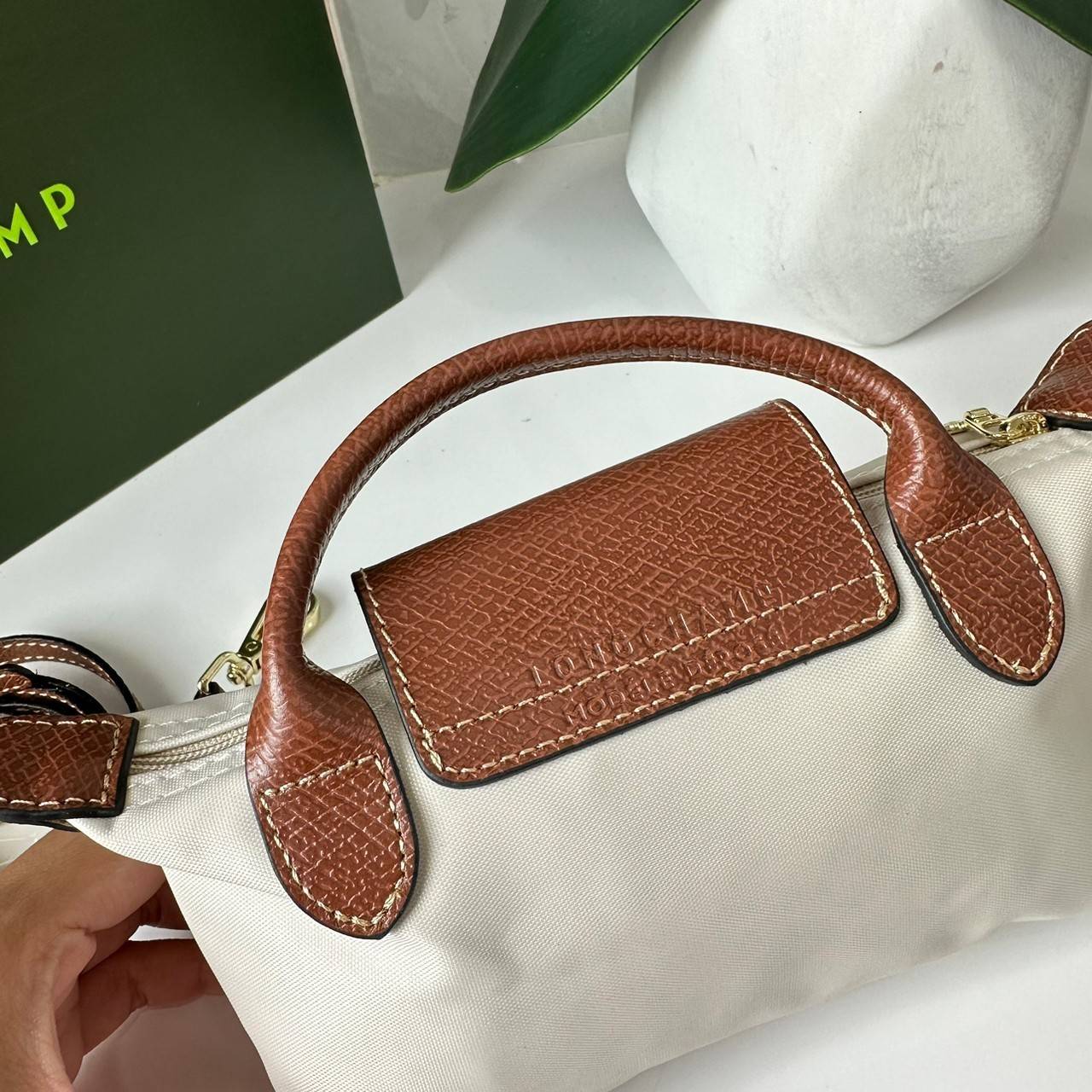 LONGCHAMP LE PLIAGE ORIGINAL Pouch with handle กระเป๋าใบเล็กขนาดกระทัดเหมาะกับใส่ของจำเป็นจุกจิก กันน้ำได้ พร้อมส่ง