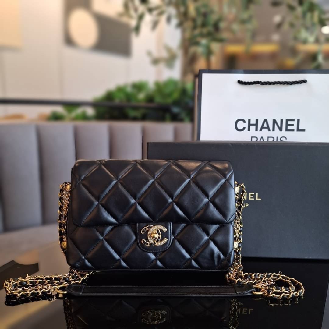 CHANEL flap bag with chain / CHANEL VIP CROSSBODY BAG กระเป๋าทรงสะพายข้าง หนังพียูพรีเมี่ยมหนังนิ่ม อะไหล่ทองวินเทจทั้งใบ