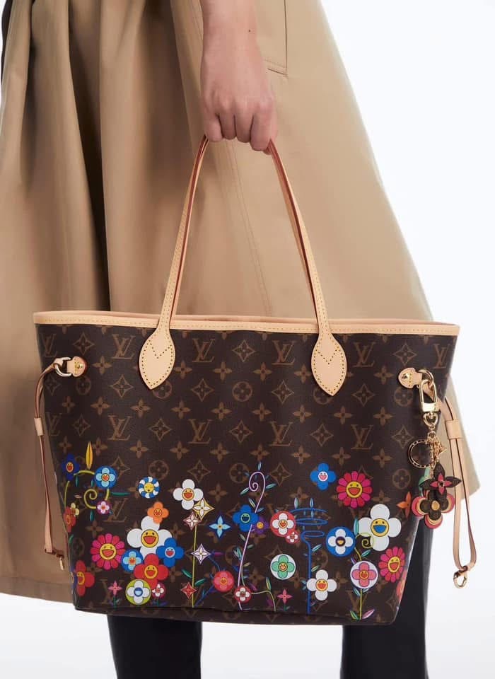 LV x TM Neverfull MM Monogram Flower กระเป๋าสะพายทรงโท้ท คอลเลกชันสุดพิเศษ สวยคลาสสิกมีชีวิตชีวาด้วยโมโนแกรมดอกไม้หลากสี ปรับดีไซน์ให้ดูสนุกสนาน รุ่นลิมิเต็ดผลิตตามเทศกาลมีจำกัด