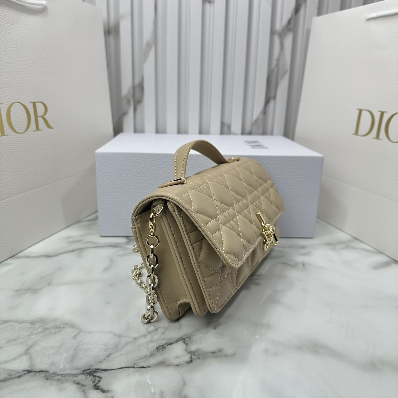 ORI หนังแท้ | My Dior Mini Bag / Dior Clutch Bag กระเป๋าสะพายทรงคลัชทันสมัย หรูหราสง่างาม จะถือหรือสะพายก็ดูดีมีระดับ กระเป๋าที่ใช้งานได้จริงใบนี้ใส่ของจำเป็นได้ครบถ้วน