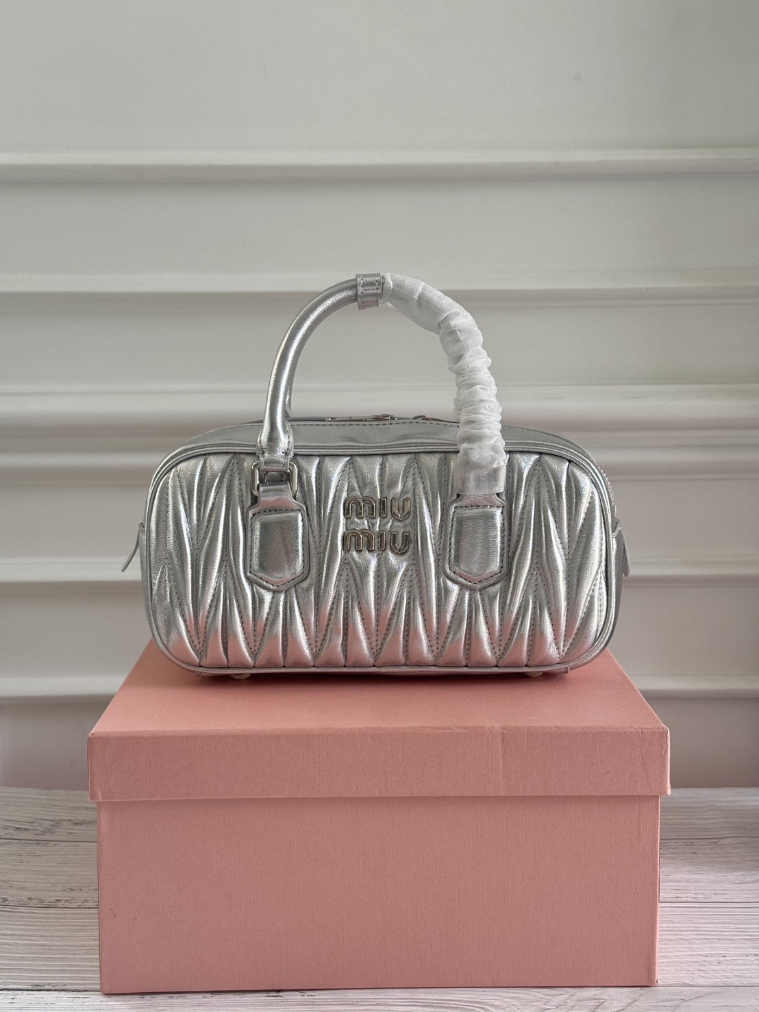 MIU MIU Arcadie Matelassé nappa leather bag / MIU MIU Mini Bag กระเป๋าถือสะพายใบเล็ก เกรดออริ 1:1 ใช้งานต่างประเทศได้