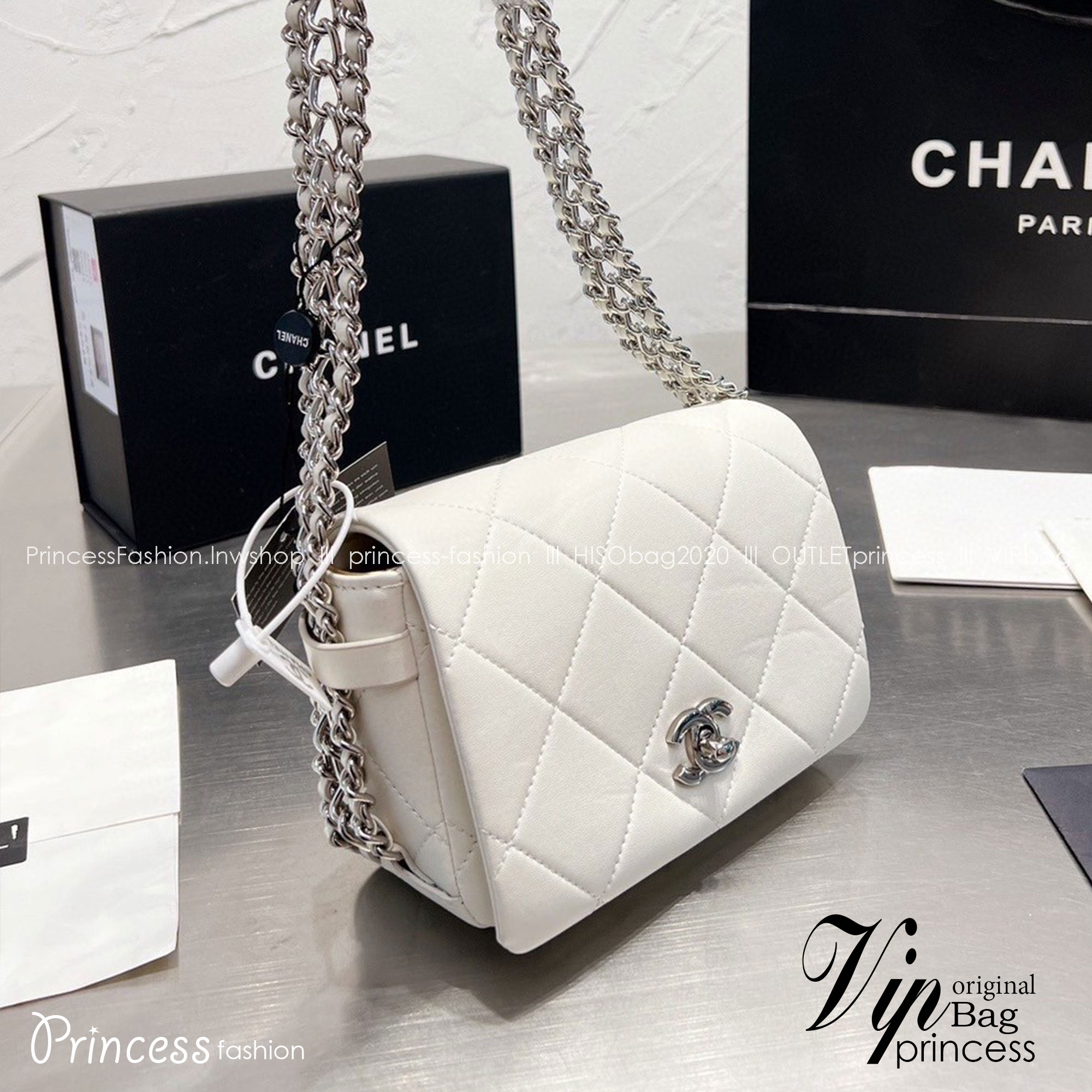Chanel shoulder bag with chain 8" / Chanel Bag พร้อมส่ง กระเป๋าสะพาย สายโซ่อะไหล่เงินทบสามชั้น หรูหรา งานหนังเรียบสวย มาพร้อมกล่อง อปก ครบเซ็ท รอบนี้จัดราคาพิเศษสุดคุ้มค่ะ ใช้งานต่างประเทศได้ ภาพถ่ายจากงานขายจริง