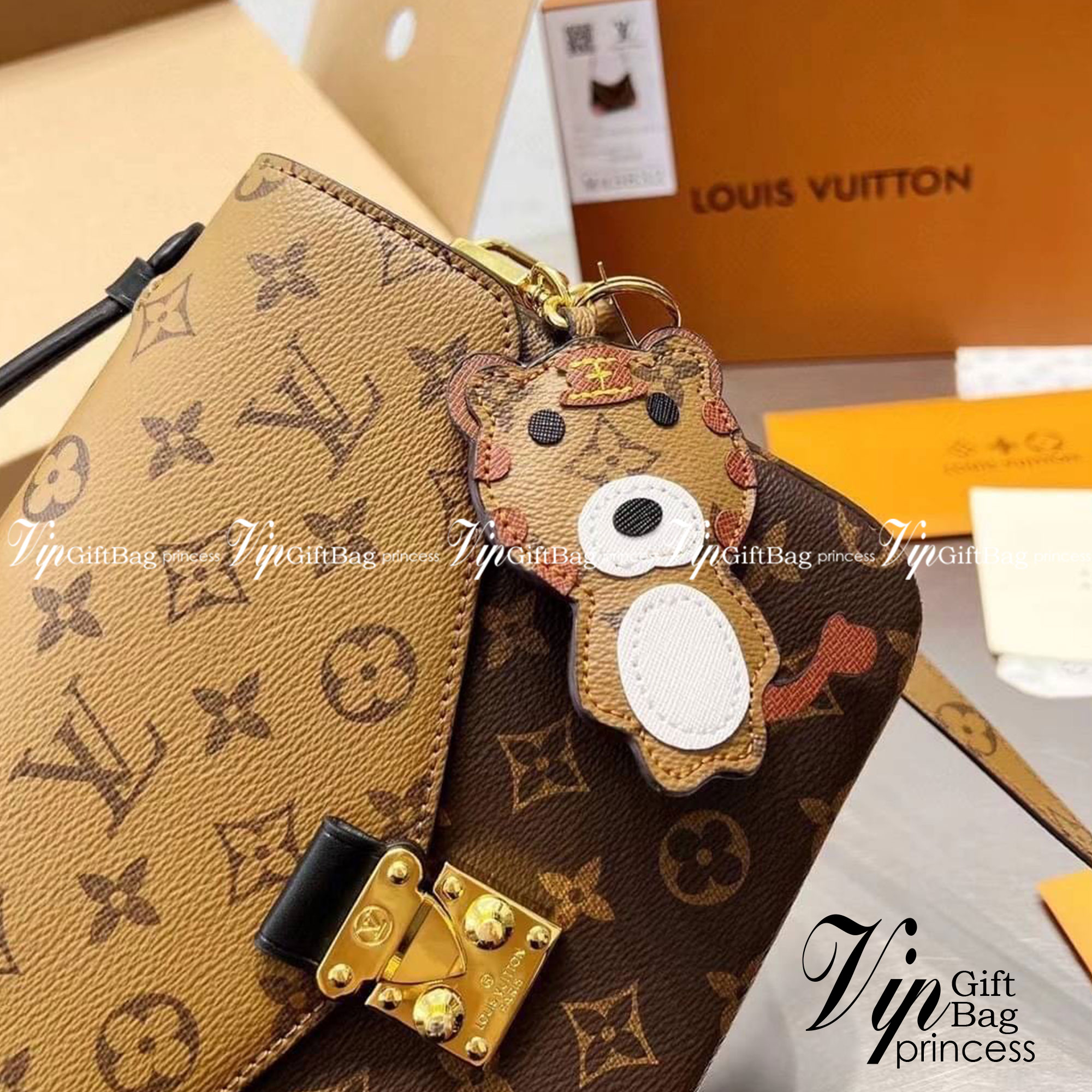 LV Monogram Reverse Pochette Metis / LV Pochette Metis กระเป๋าสะพายไอเท็มนำแฟชั่นที่น่าดึงดูดใจ ทรงกะทัดรัดและใช้งานได้สะดวก หนังแคนวาสอย่างดี ลาย Monogram เปิด-ปิดแบบกดล็อคอะไหล่สีทองสวยงาม