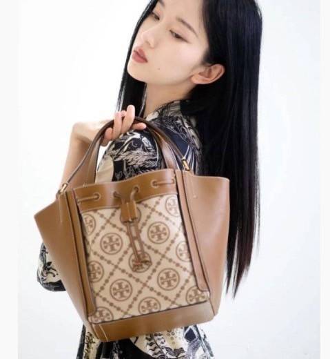 TORY BURCH MCGRAW DRAGONFLY IN MONOGRAM JACQUARD กระเป๋าลายโมโนแกรมยอดฮิต ที่มาในรูปทรงดีไซน์ใหญ่ สวยเก๋ ไม่เหมือนใคร ไม่มีซ้ำ!!