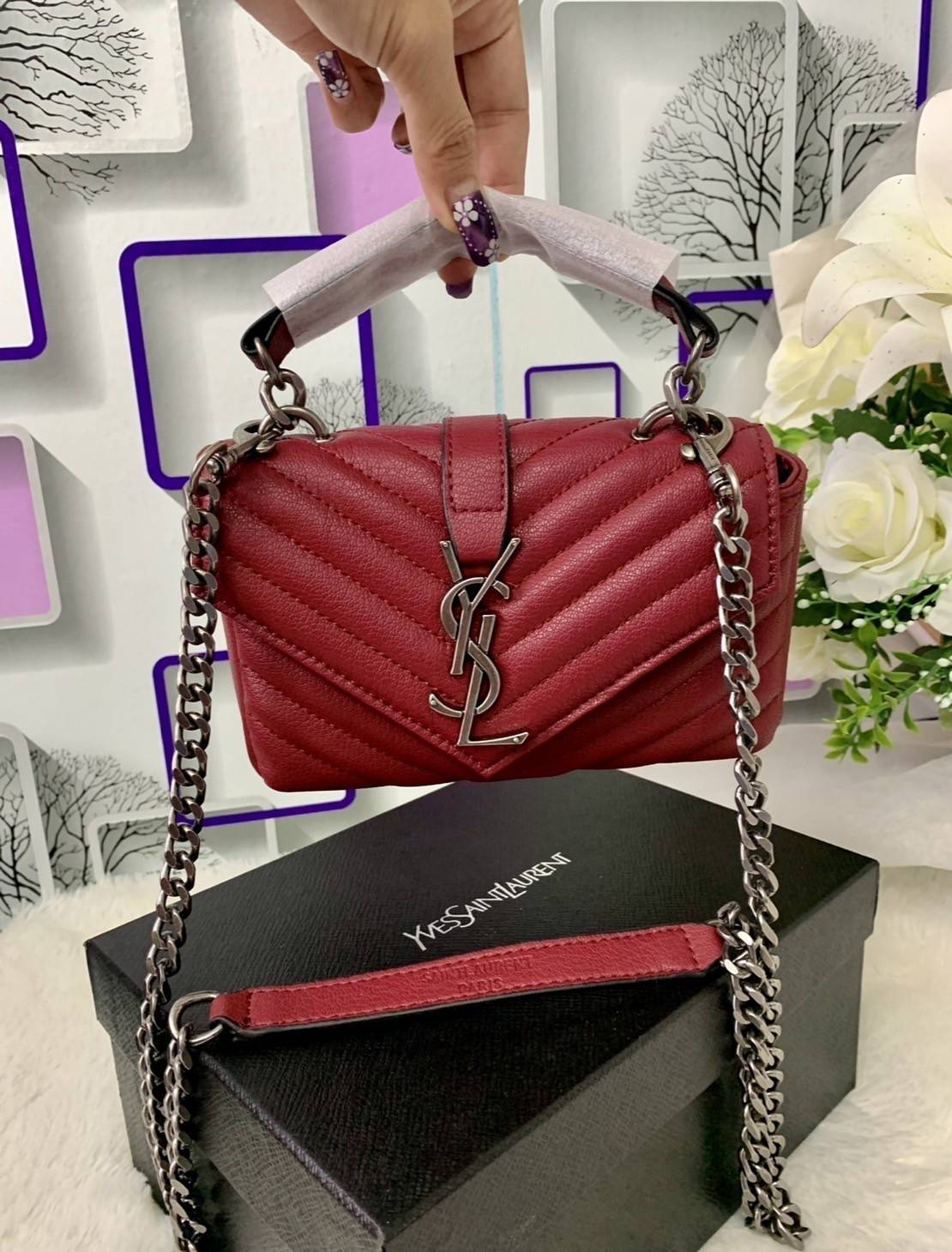 VIP 】SAINT LAURENT CLASSIC BABY COLLEGE MONOGRAM CHAIN BAG IN BLACK MATELASSE LEATHER VIP GIFT WITH PURCHASE (GWP) พรีเมี่ยมกิ้ฟ Limited Edition จาก YSL DUTY FREE COUNTER กระเป๋าสะพายรูปทรงน่ารัก ดีไซต์มาใหม่สำหรับสาวก SAINT LAURENT มีหูจับเกร๋ๆ ที่ด้านบน