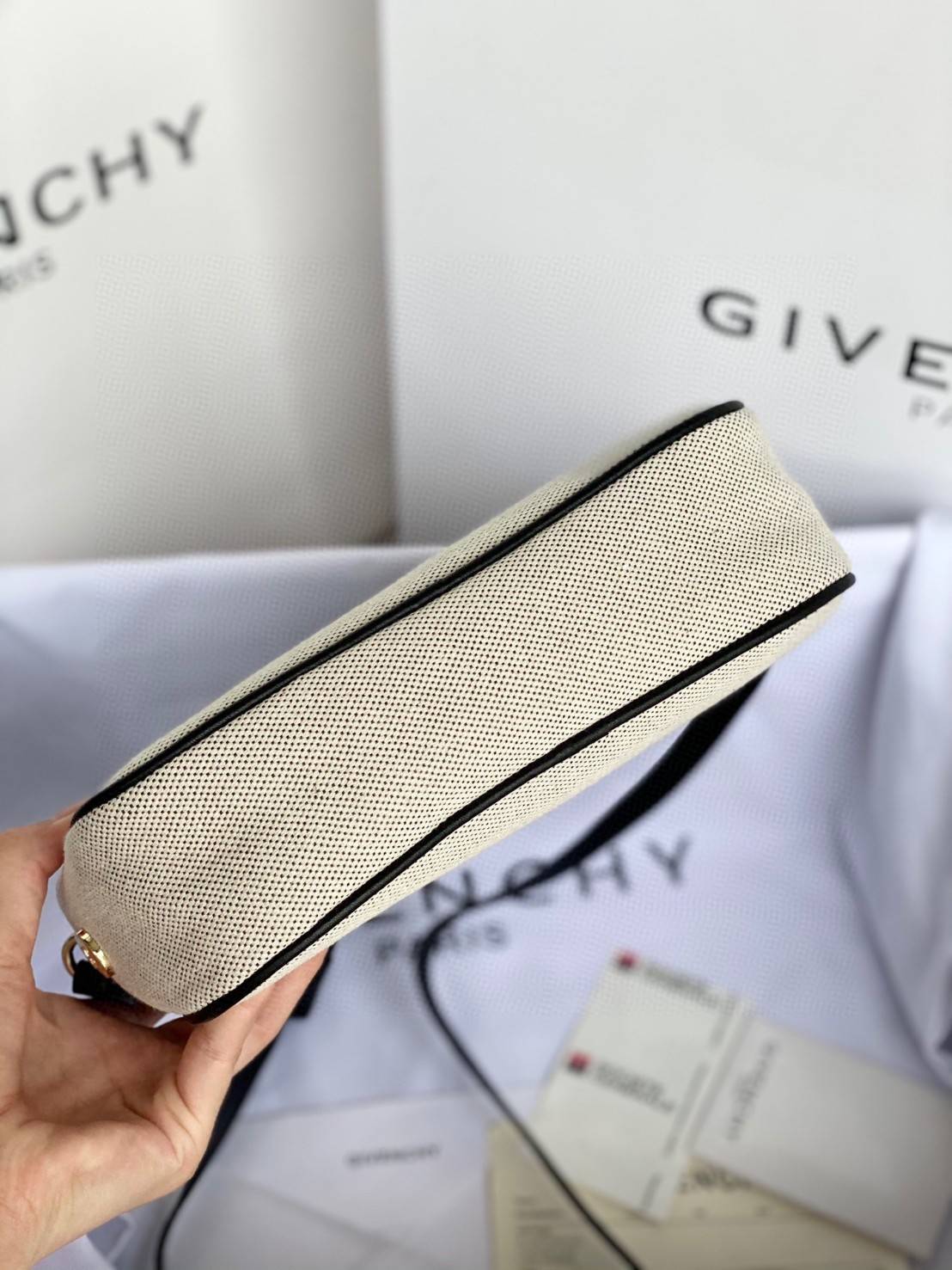 พรีเมี่ยมกิ๊ฟแท้ 100% 】พร้อมส่งที่ไทย ที่นี่ที่เดียว VIP gift Givenchy Bond solo bag หนังแท้ (black,red)