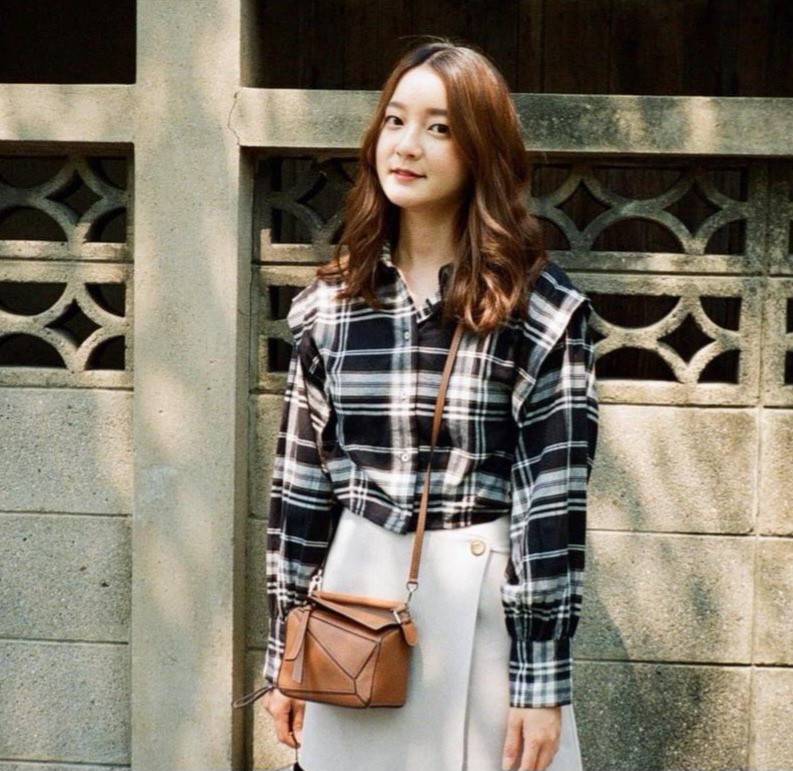 Loewe Puzzle bag กระเป๋าสะพายข้างทรงกล่อง มีให้เลือก 2 ไซส์ สุดยอดแบรนด์ที่ดีไซน์เป็นเอกลักษณ์ โดดเด่น สวยหรู สไตล์พัซเซิลคลาสสิค