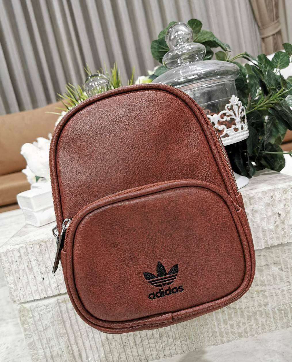 ADIDAS MINI BAGPACK กระเป๋าเป้สไตล์ Sport ขนาดมินิ กำลังน่ารัก น้ำหนักเบา ด้านหน้ามีโล้โก้และช่องซิป เปิดปิดด้วยซิปสะดวกใช้หัวซิปแบรนด์ ภายในมีโลโก้และช่องใส่ของ มีหูจับถนัดมือ สายสะพายเลื่อนปรับระดับได้ freesize ไอเท็มใหม่ดีไซน์สุดฮิต พร้อมส่งที่ไทยในราค