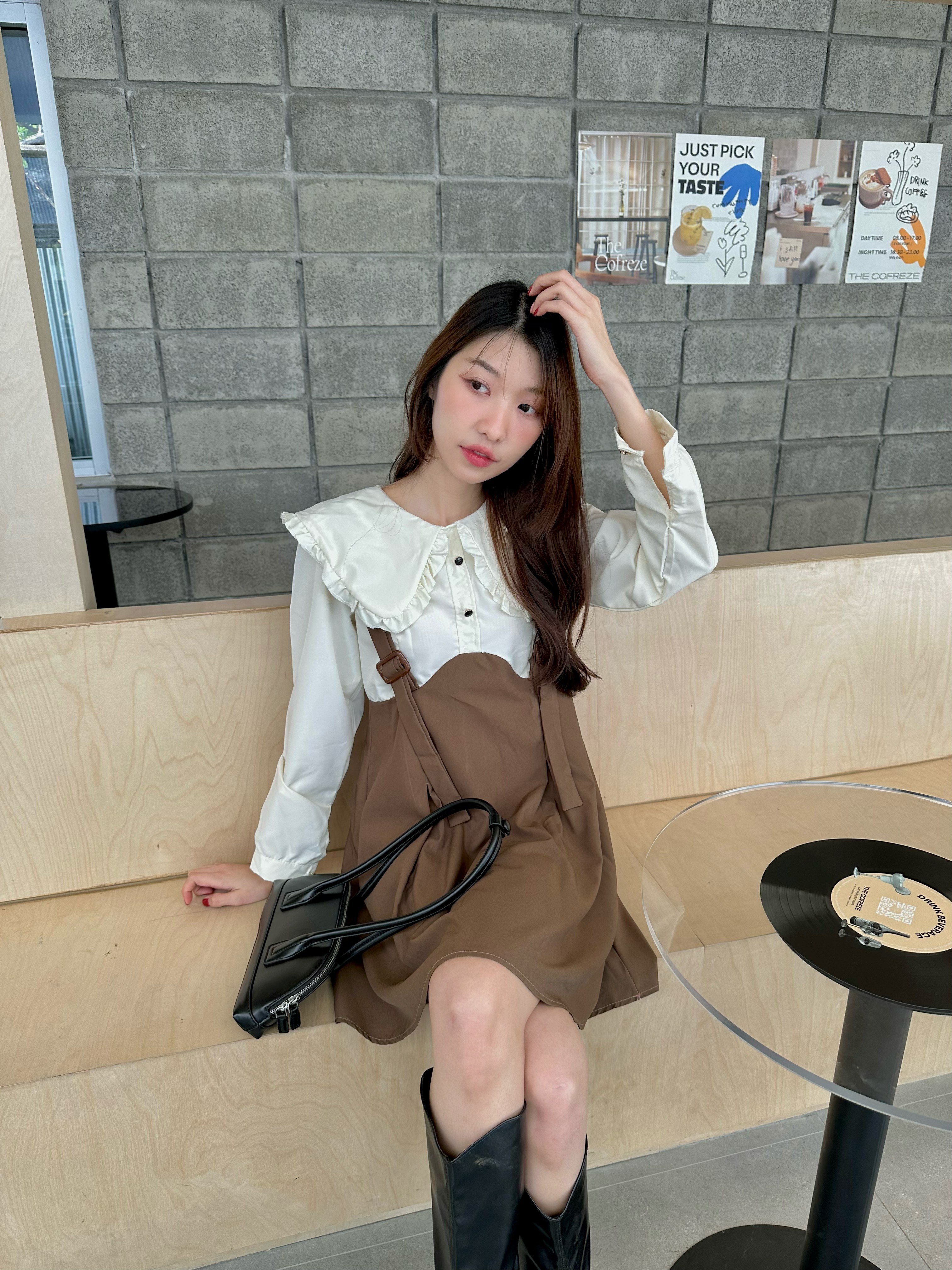 พร้อมส่ง 🧺 Morning picnic dress เดรสแขนยาวตัวสั้นสีน้ำตาลครีม (38100)