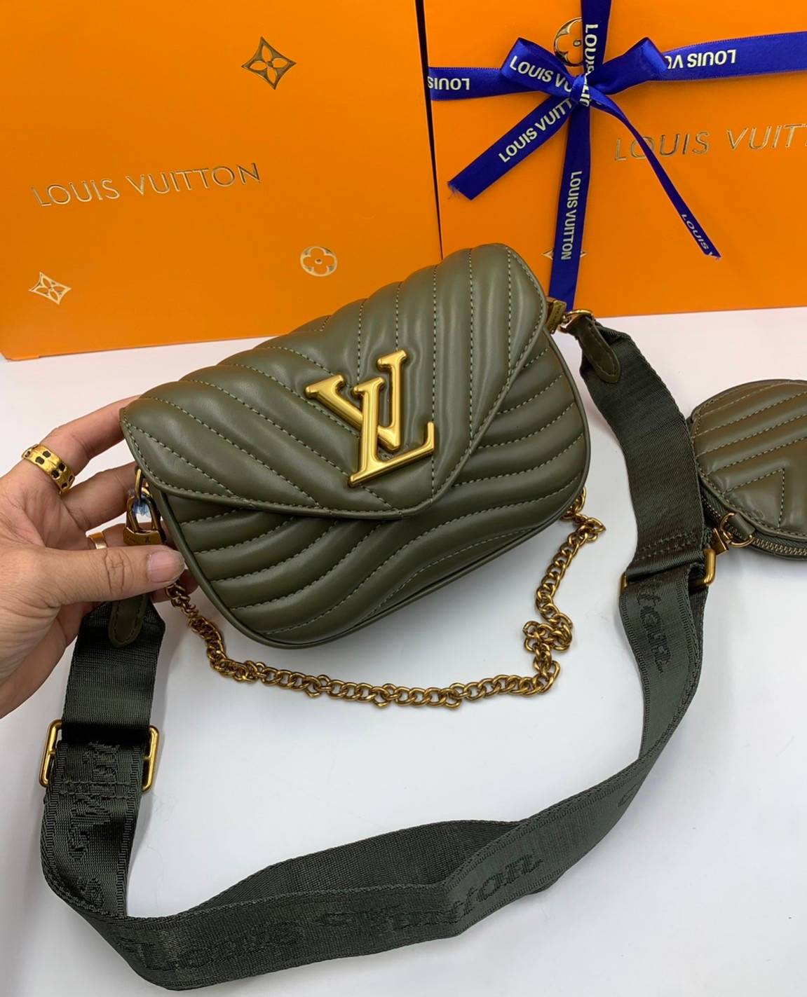 VIP GIFT 】LOUIS VUITTON NEW WAVE MULTI-POCHETTE (4colors)