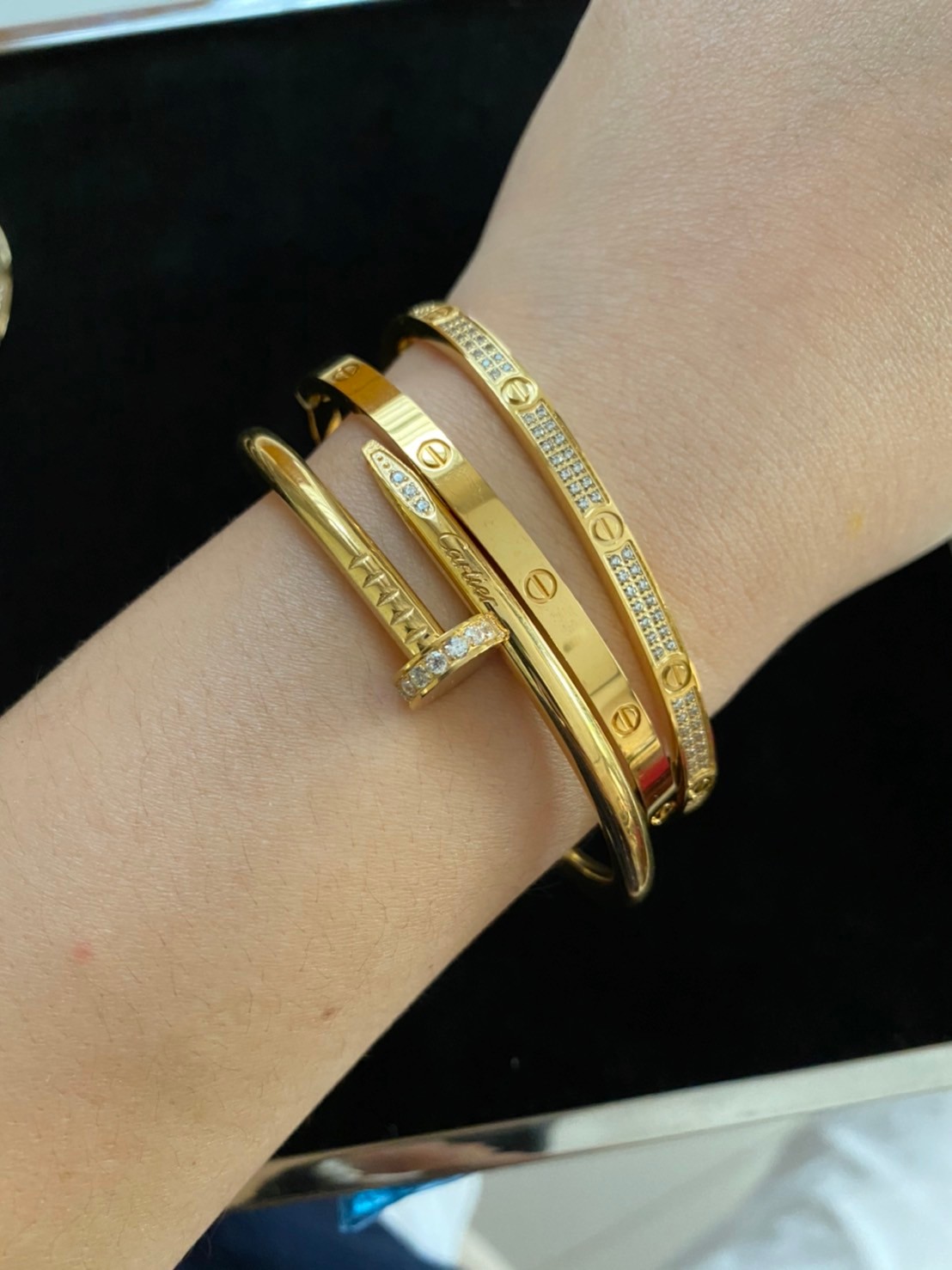 Cartier Love Bracelet กำไลคาเทียร์ รุ่นไม่มีเพชร ภาพถ่ายจากงานจริง พร้อมกล่อง วัสดุโลหะเคลือบขึ้นเงาตามรูป ใช้งานต่างประเทศได้