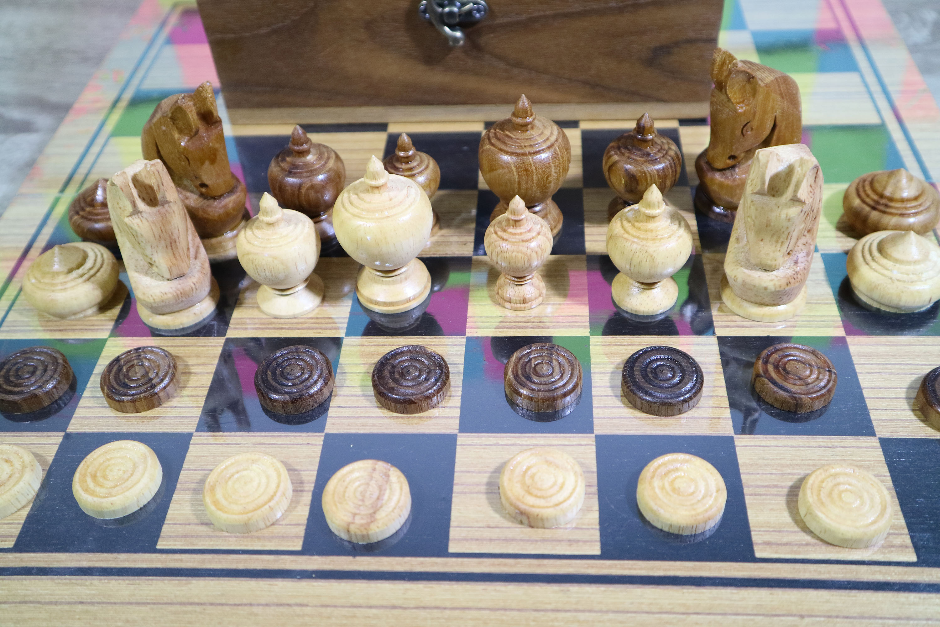 ชุดกระดานและตัวหมากรุกไทยไม้สักและไม้ยางพาราขนาดมาตรฐานพร้อมกล่องเก็บ