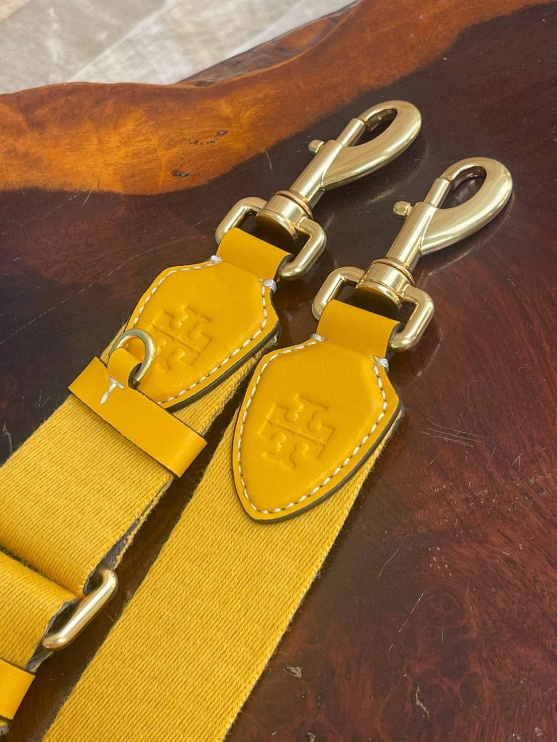 ของแท้ 💯% 】Tory burch t monogram jacquard shoulder bag คอลเลคชั่น T Monogram สำหรับคอลเลคชั่นฤดูใบไม้ผลิ 2021 เราสร้างสรรค์ลายโมโนแกรมที่ได้รับแรงบันดาลใจมาจากลวดลายการถักทอผ้าห่มของชาว Pennsylvania Dutch แบบดั้งเดิม