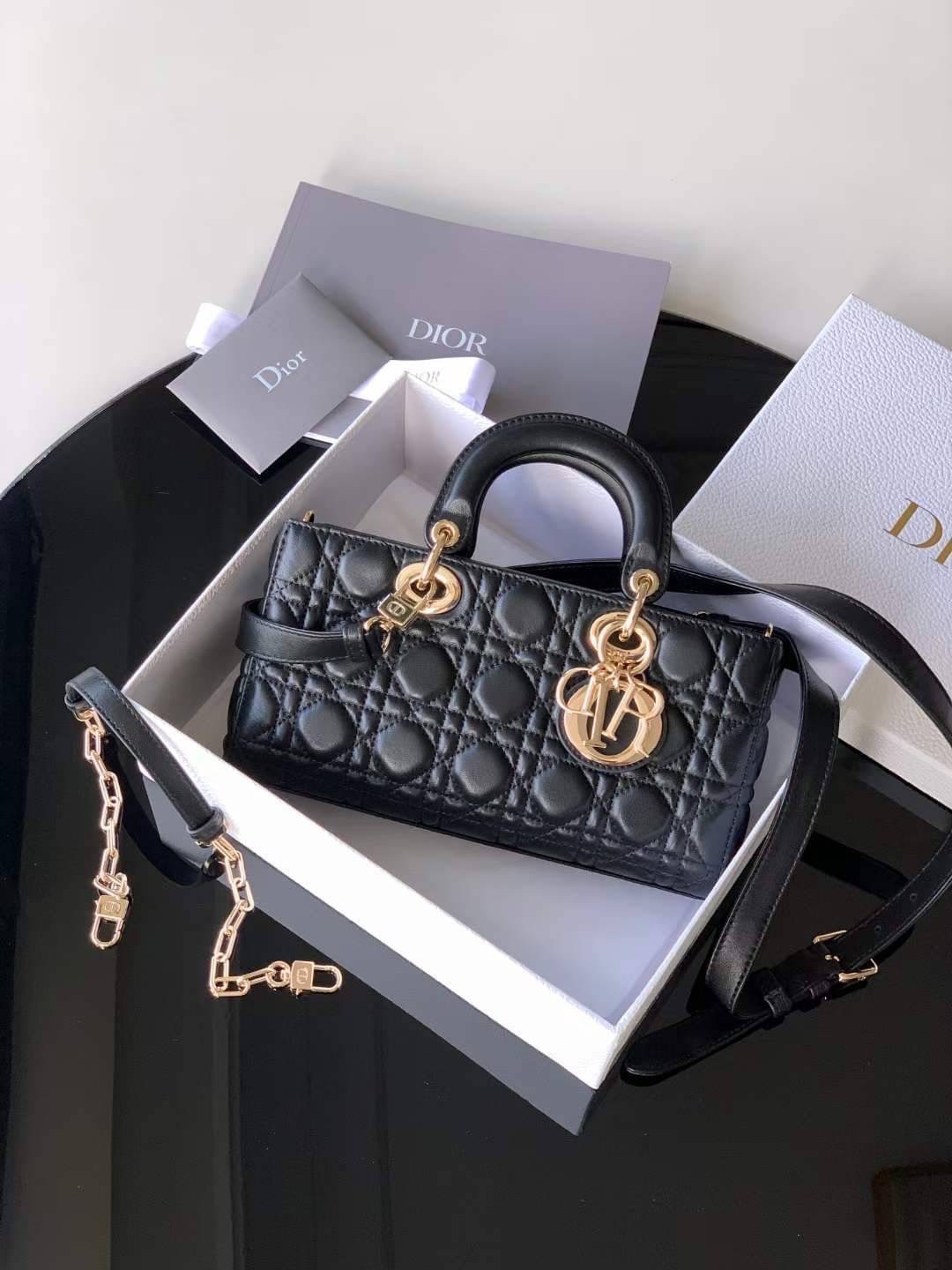 DIOR Medium Lady D-Joy Bag / LADYDIOR กระเป๋าสะพายสง่างามเหนือกาลเวลา เกรดท็อปออริ สลับแท้ 1:1