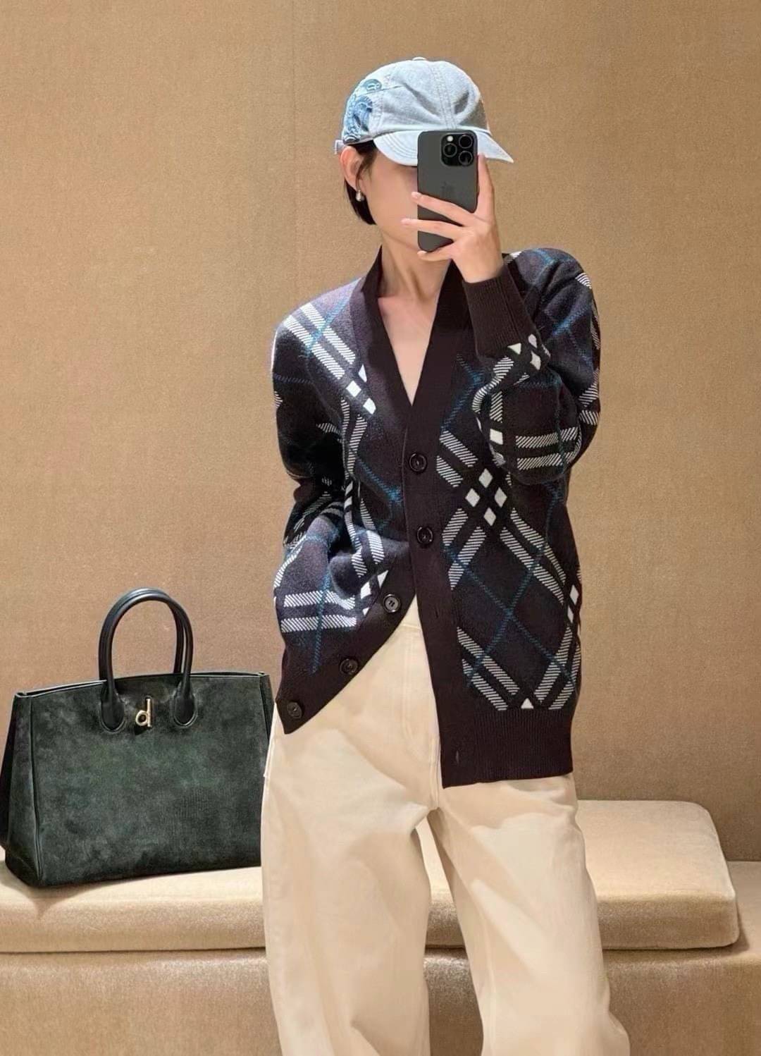 TOP ORI | BURBERRY CARDIGAN งานไหมพรม ลายใหม่สุดคลาสสิค ผ้าดีหนานุ่ม งานสวยตัวเดียวไว้ keep look เสื้อสเวตเตอร์งานแบรนด์ เนื้อผ้าอย่างดีงานนำเข้าจากโรงงานเทียบแบรนด์ เกรดท็อปออริจินอล เกรดดีสุด เทียบแท้