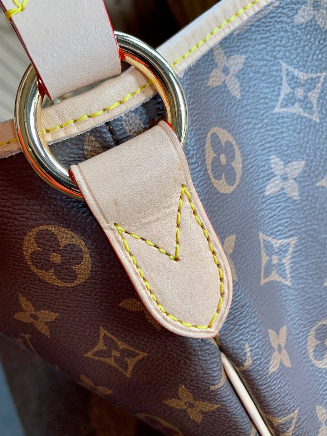 Large: ชอบๆใบใหญ่ ใส่ได้เยอะจริงๆค่าา!! LOUIS VUITTON MONOGRAM DELIGHTFUL ((PREMIUM GIFT LV)) พร้อมส่งค่ะสาวๆ กระเป๋าทรงสูง ใบใหญ่ หนังแกะสังเคราห์ นิ่มสวย ขอบหนังขัดสีธรรมชาติ หูหิ้วปั้มโลโก้LV สวย ปากกระเป๋ามีตัวคล้องให้นะคะ; ภายในกว้างมากๆสำหรับรุ่นนี้