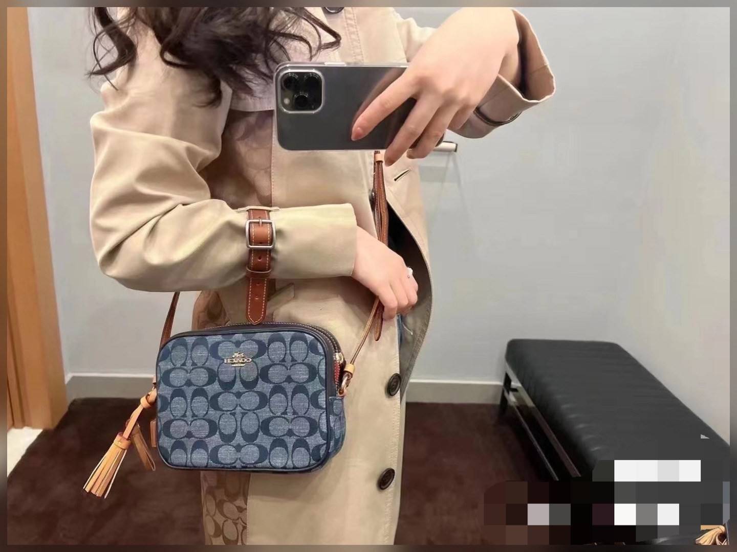 COACH MINI CAMERA IN SIGNATURE CHAMBRAY ((C8666)) 📣พร้อมส่งที่ไทย กับคอลเลคชั่นใหม่ล่าสุด ที่คุณต้องมี! กระเป๋าทรงกล่อง น้ำหนักเบา วัสดุผ้า Chambray ทอลายแบรนด์ตัดขอบหนังแท้ได้สวยงามค่ะ **ผ้าChambrayจะเหมาะกับหน้าร้อนนี้ได้ดีทีเดียวค่ะ**