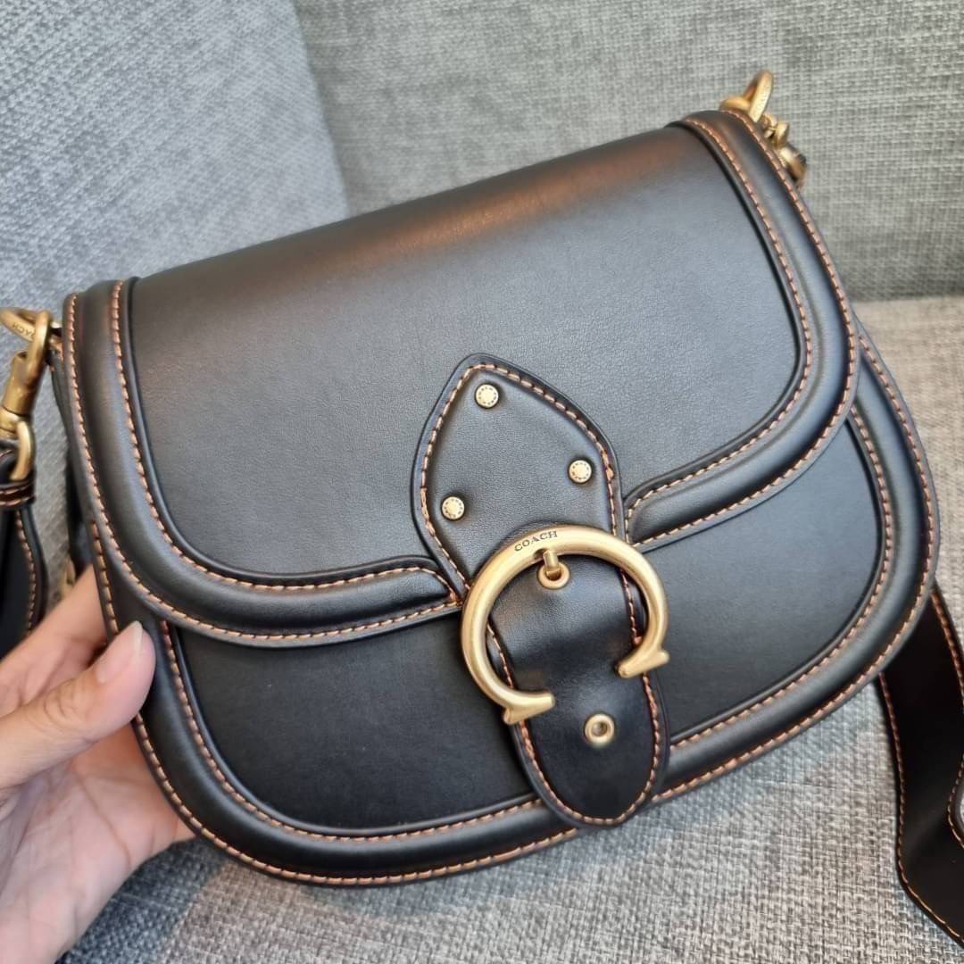 COACH C0749 BEAT SADDLE BAG The best item! ที่สาวๆรอคอย! ฮอตไฟลุก! สีหายาก ละมุนคุณหนู คอลเลคชั่นใหม่ ดีไซน์หรูหรา พิเศษมากๆมาพร้อมสายสะพาย 2 เส้น ใช้คู่กันหรือแยกสะพายก็สวยครบสูตร กระเป๋าสะพายทรง saddle คลาสสิค วัสดุหนัง glove-tanned ทนทาน เปิด-ปิดด้วยกร