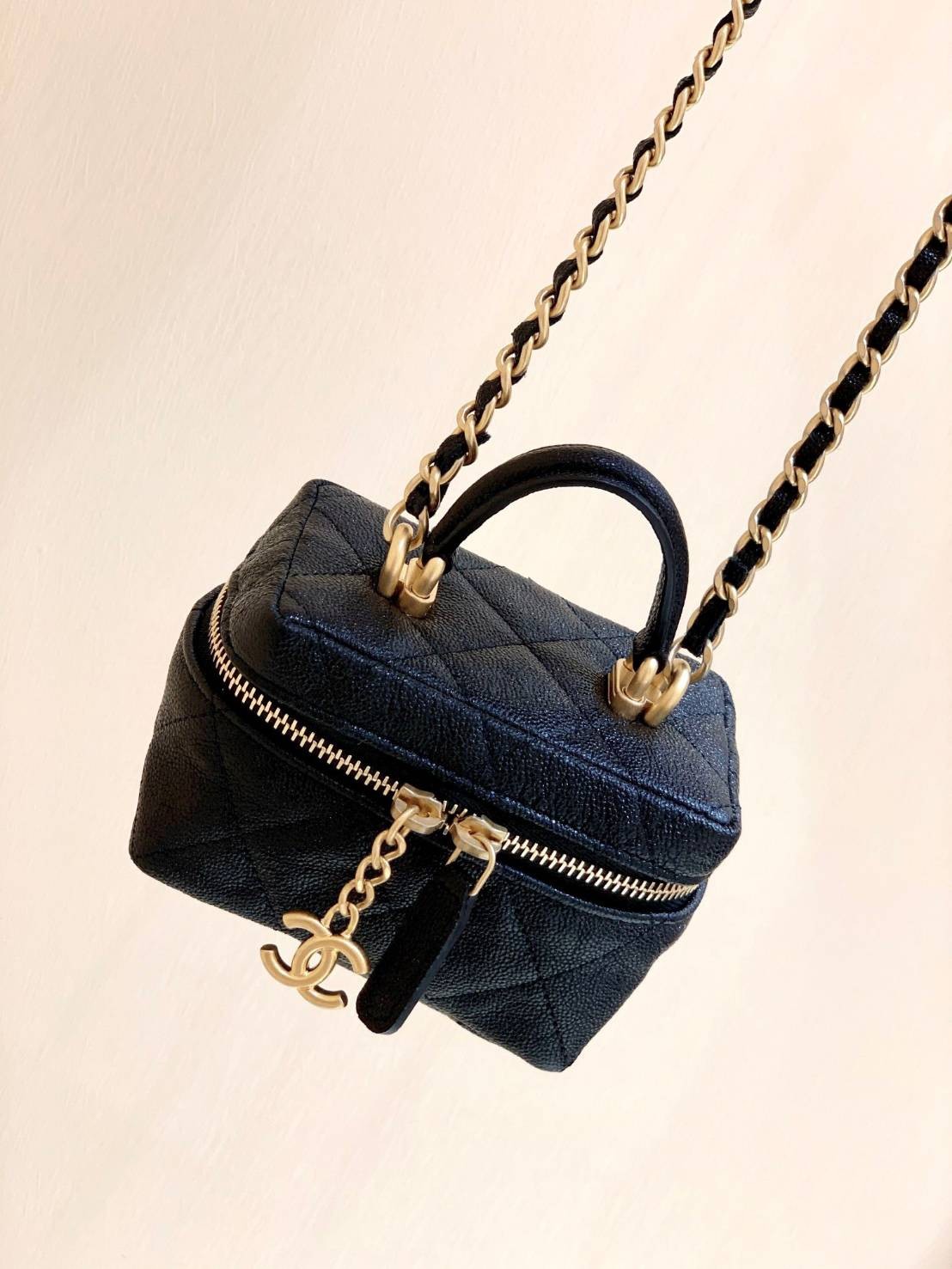 CHANEL Small VANITY With CHAIN พร้อมส่งแล้วค่า งานที่สาวๆ ตามหา เกรดท็อปออรินอล งานเหมือนสุด หนังแท้ สวยงามตามรูป