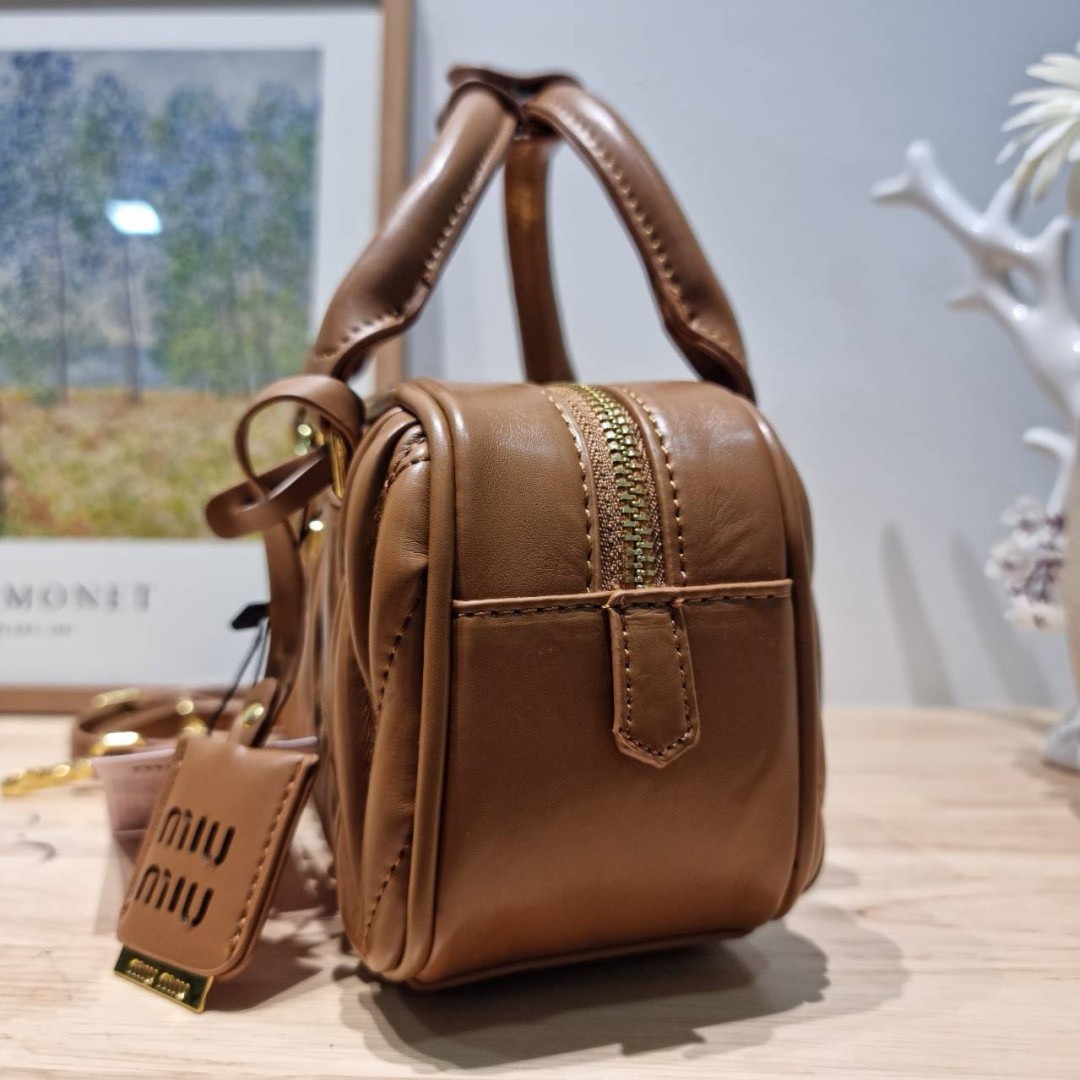 MIU MIU ARCADIE METELASSE LEATHER BAG กระเป๋าถือ/สะพายสุดชิค คุ้มมากไม่อยากให้พลาดน้า