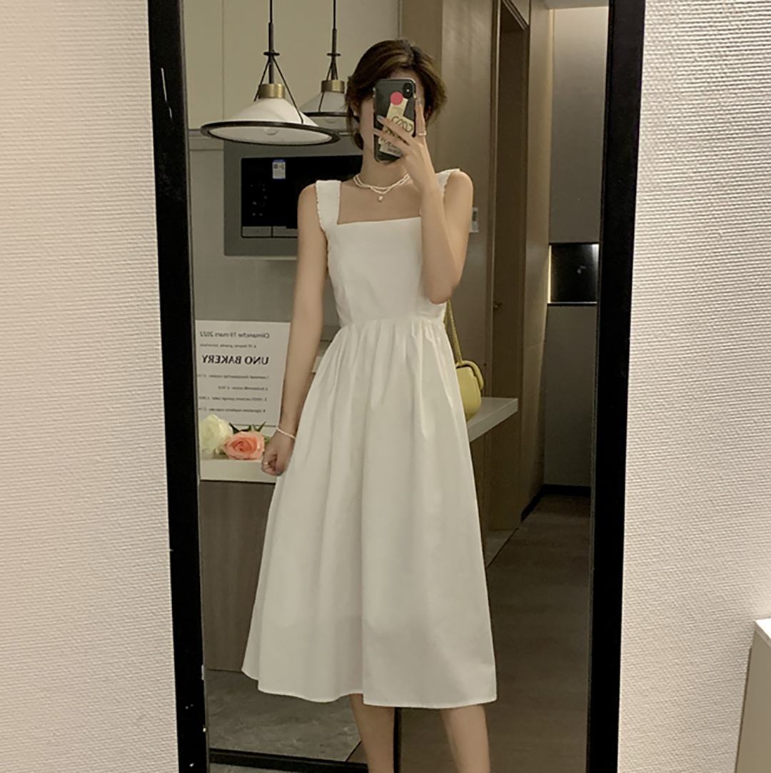 พร้อมส่ง ⛵️🎁 Hella rose dress เดรสสายเดี่ยวสีขาวแต่งแขนหยิก (IN37512)