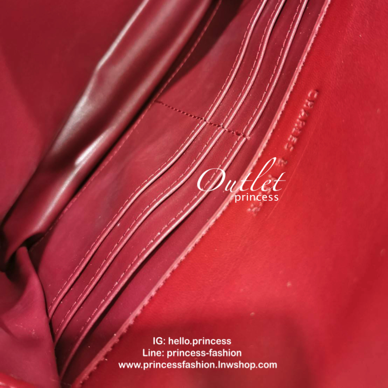 BEST SELLER! CHARLES & KIETH MINI CLUTCH BAG กระเป๋าสะพายทรงคลัชรุ่นยอดนิยมดีไซน์คลาสสิควัสดุหนังนิ่มลายตารางสวยอยู่ทรงขนาดมินิสไตล์ Chanel เปิดปิดด้วยตัวล๊อคแบบบิดอะไหล่ทอง ด้านหลังประดับโลโก้แบรนด์สวยดูดี มาพร้อมสายสะพายโซ่ร้อยหนัง Crossbody ได้สามารถซ้